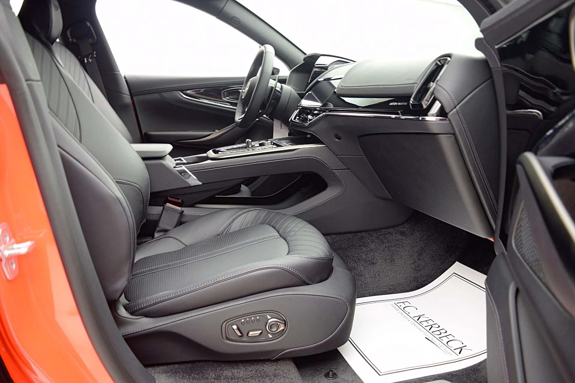 mph033_1889926311_New_2025_Aston_Martin_DBX_707_96498b61c2