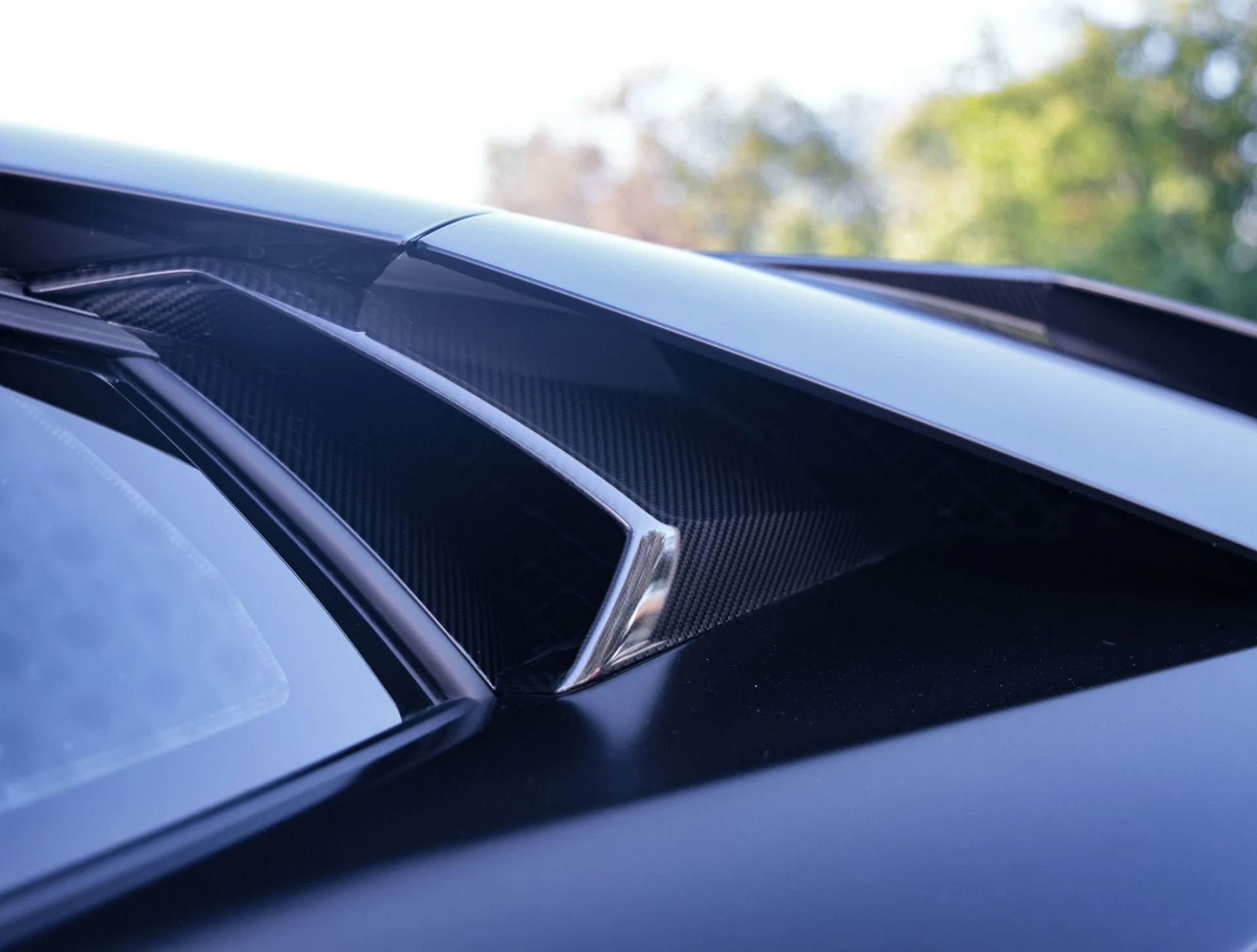 mph033_1898936954_Used_2018_Lamborghini_Aventador_S_1762208360_e20275dac5