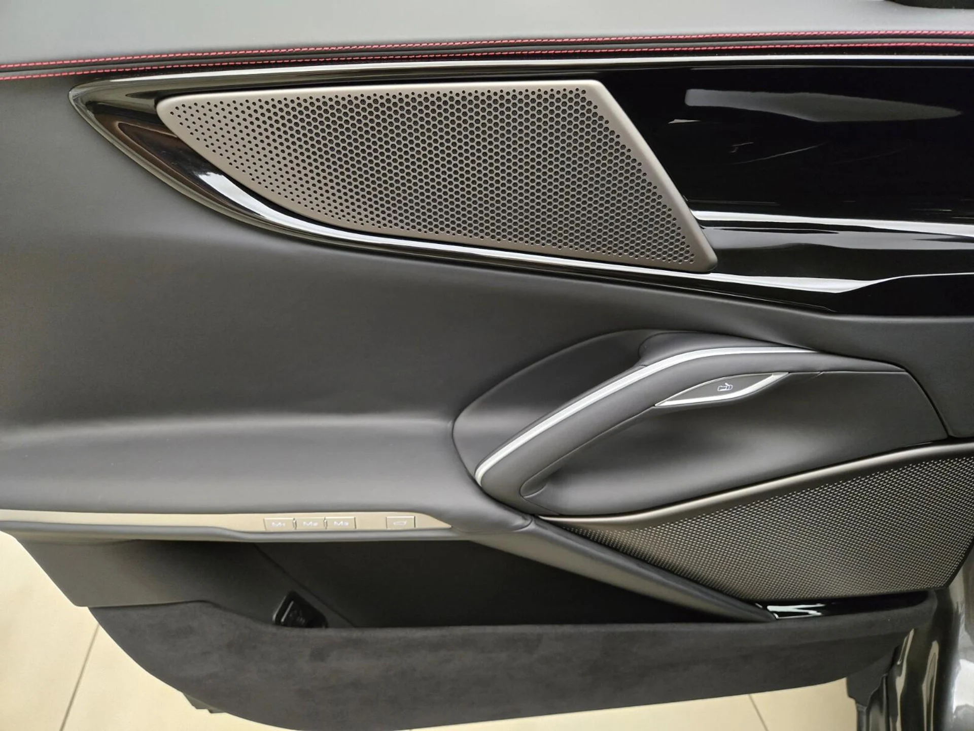 mph033_1908142803_Used_2026_Ferrari_Purosangue_1769237456_ba513113f6