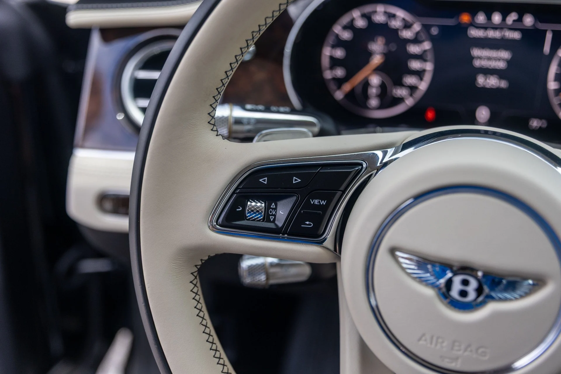 mph033_1909105241_Hi_Tech_Luxury_Imports_LLC_SCBCG_2_ZG_6_NC_090901_image_33_901e1040f0