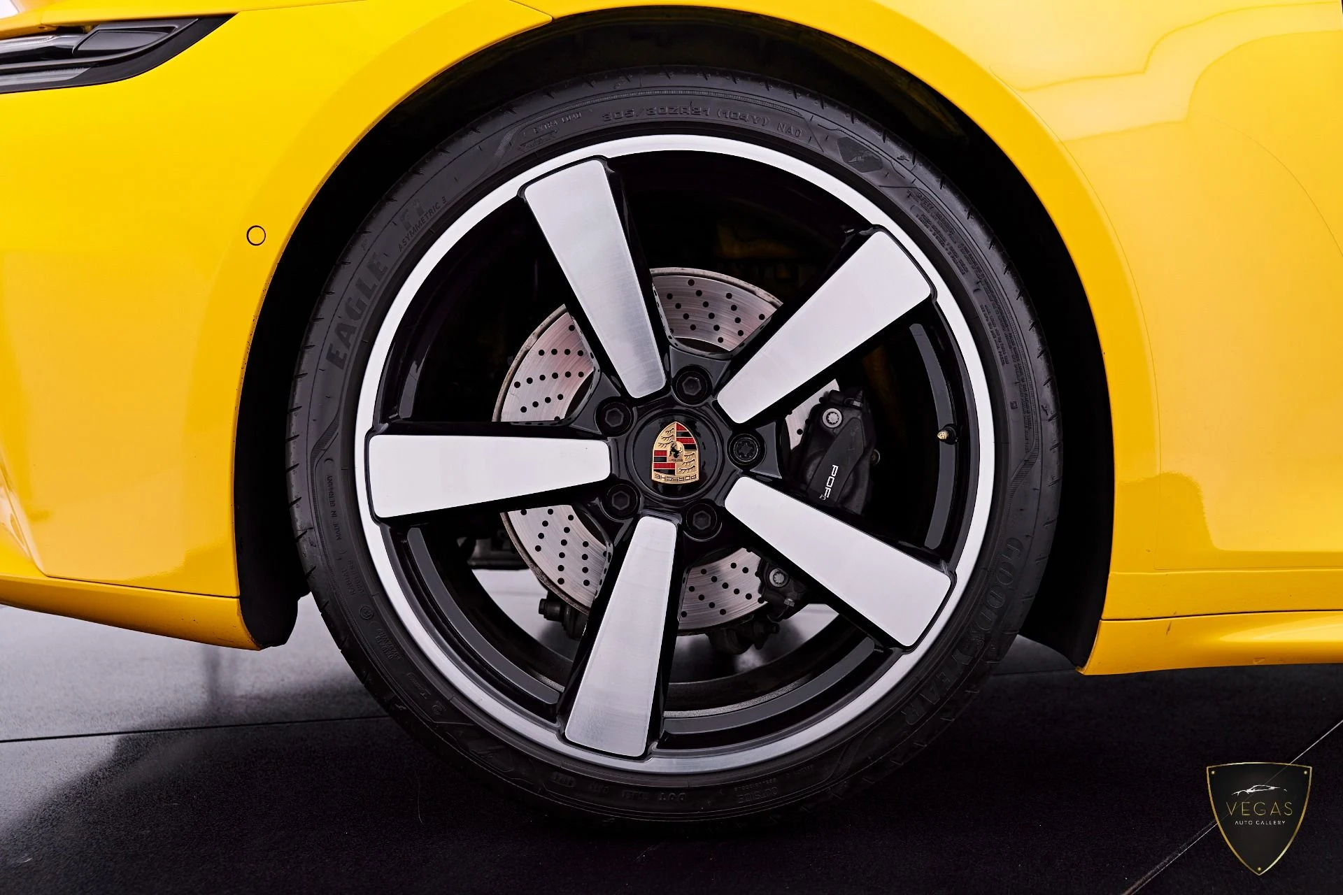 mph033_1915052583_Used_2025_Porsche_911_Carrera_1784942511_ae5944c67f