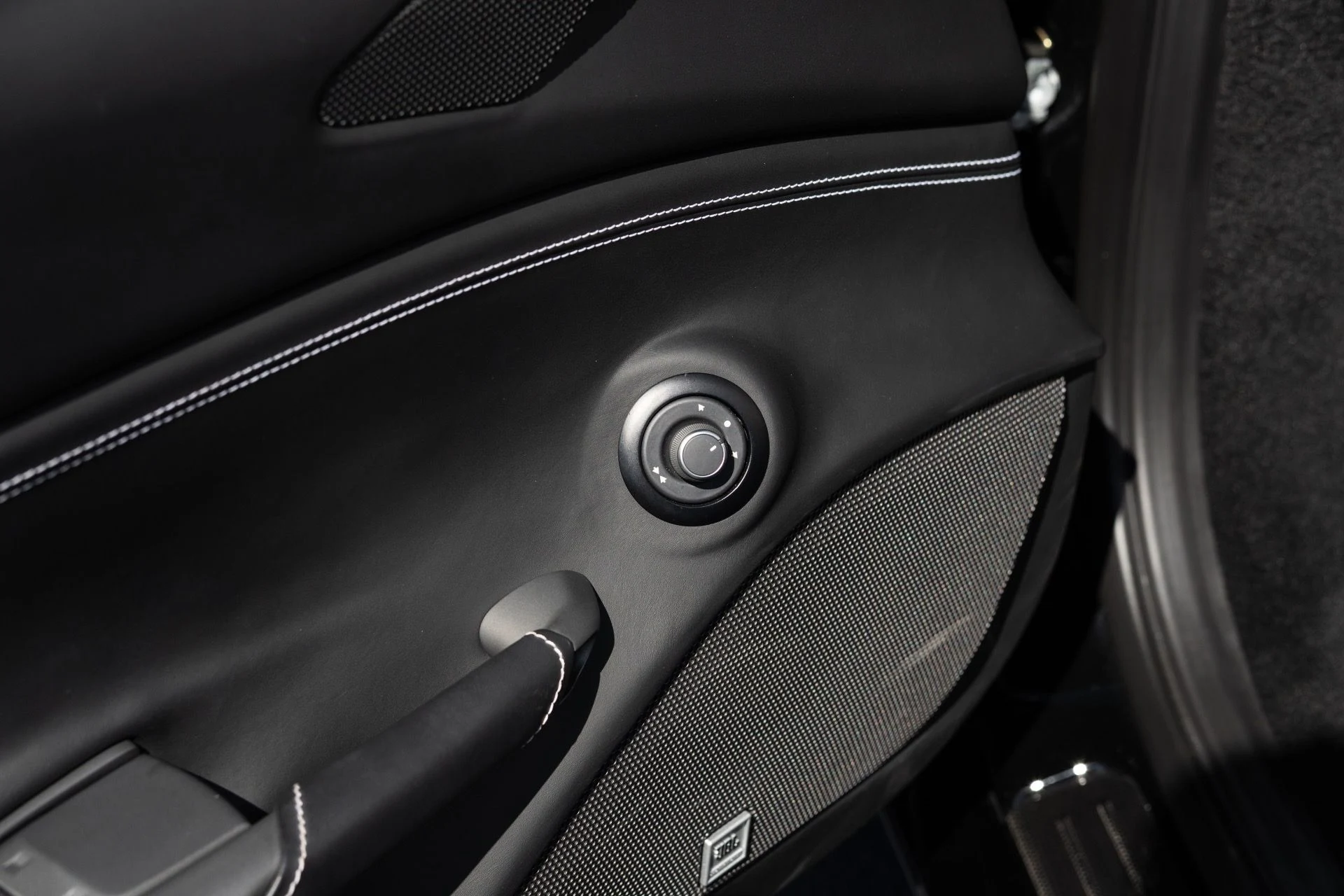 mph033_1917172980_Used_2017_Ferrari_488_Spider_1771888975_3155322911