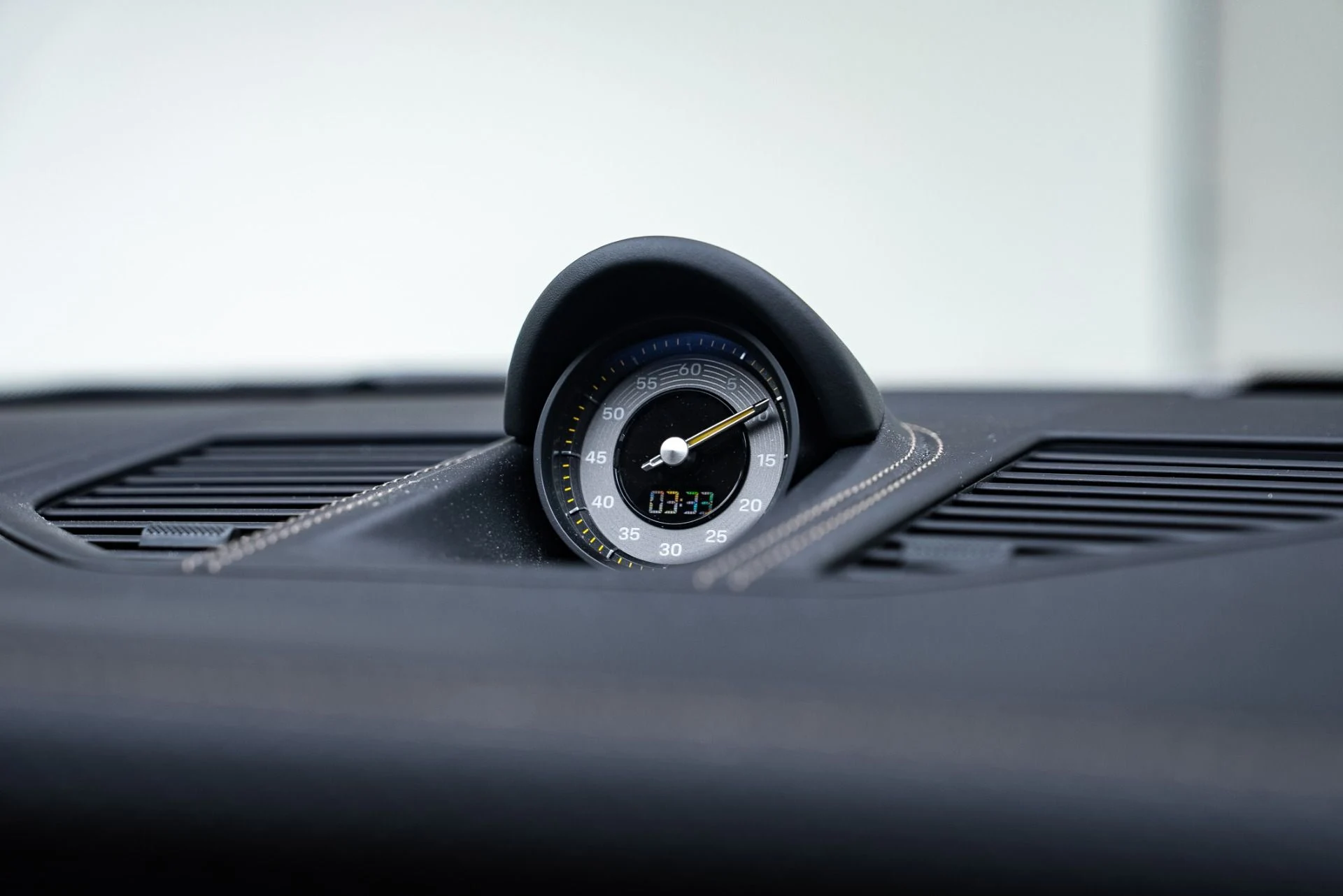 mph033_1919433859_Used_2024_Porsche_911_GT_3_Touring_1765917490_eec3a389a3