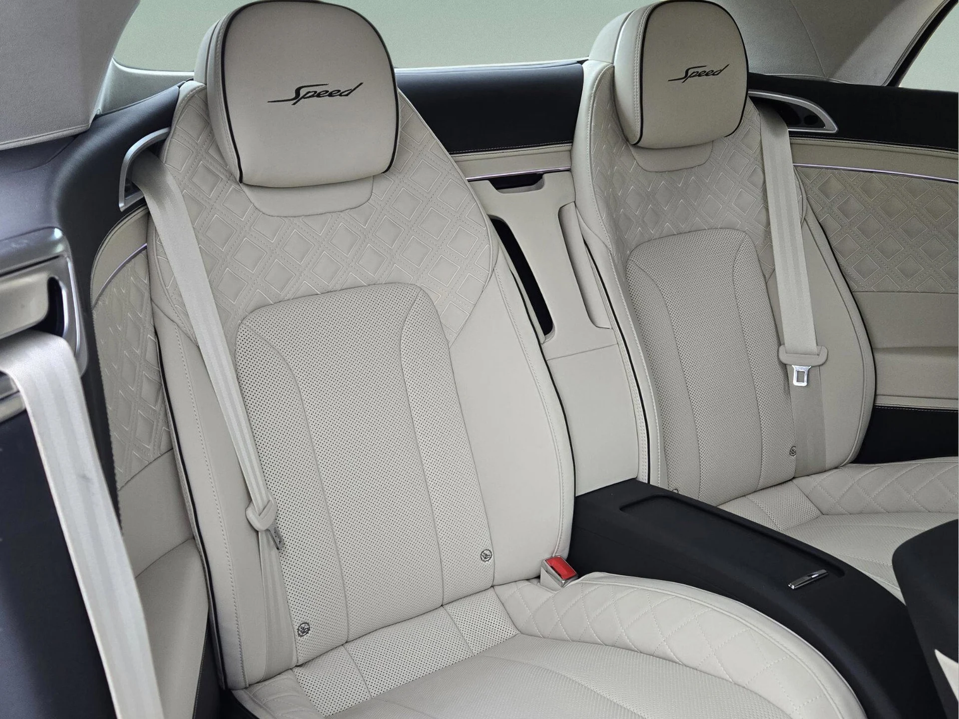 mph033_192039810_18ba981b82a25241c579e94544748d70x_8b8c9b4ba5