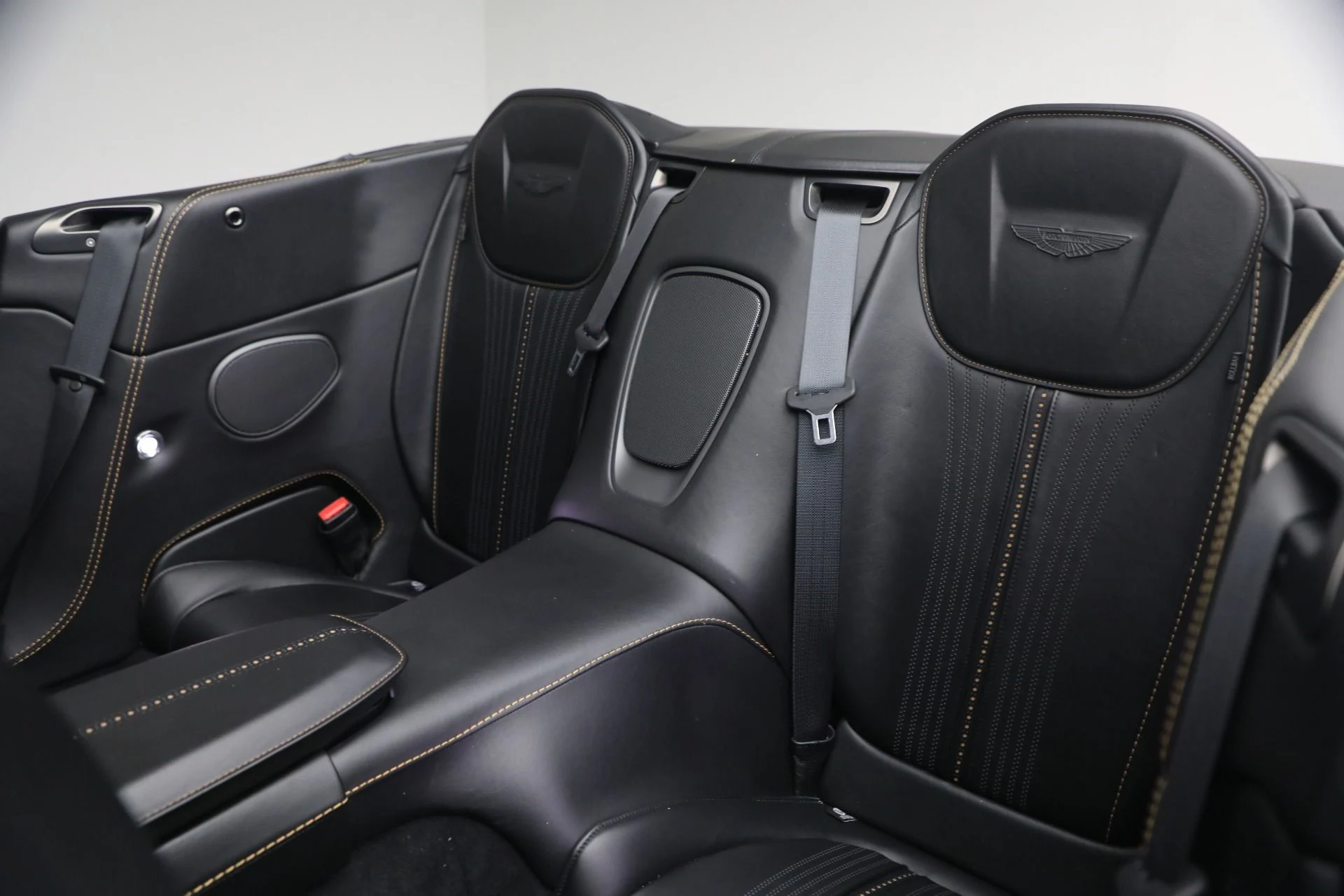 mph033_1925469058_Used_2020_Aston_Martin_DB_11_Volante_1768664310_8dcb6fb78d