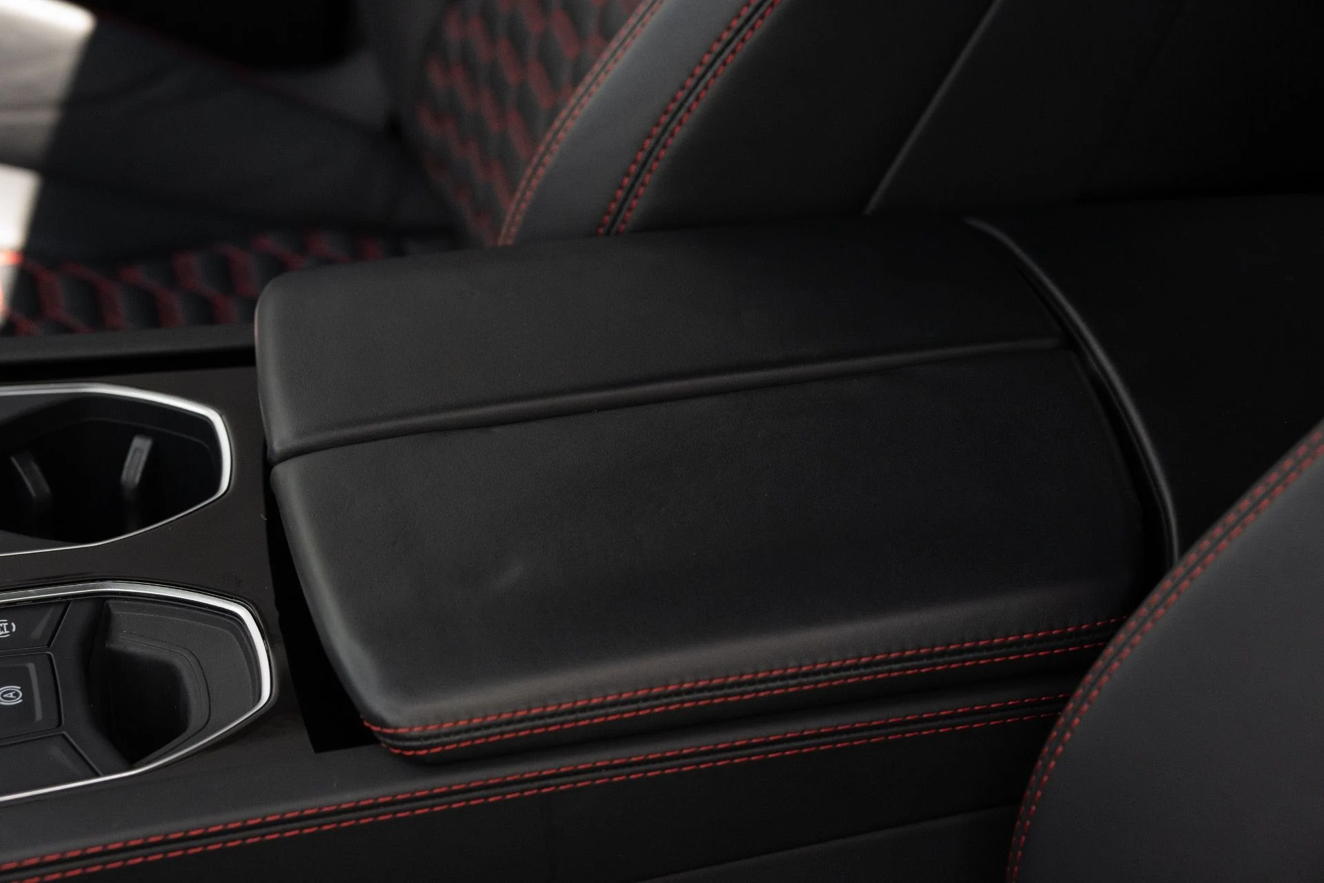 mph033_1928193141_Used_2020_Lamborghini_Urus_1758836559_308c5b9a47