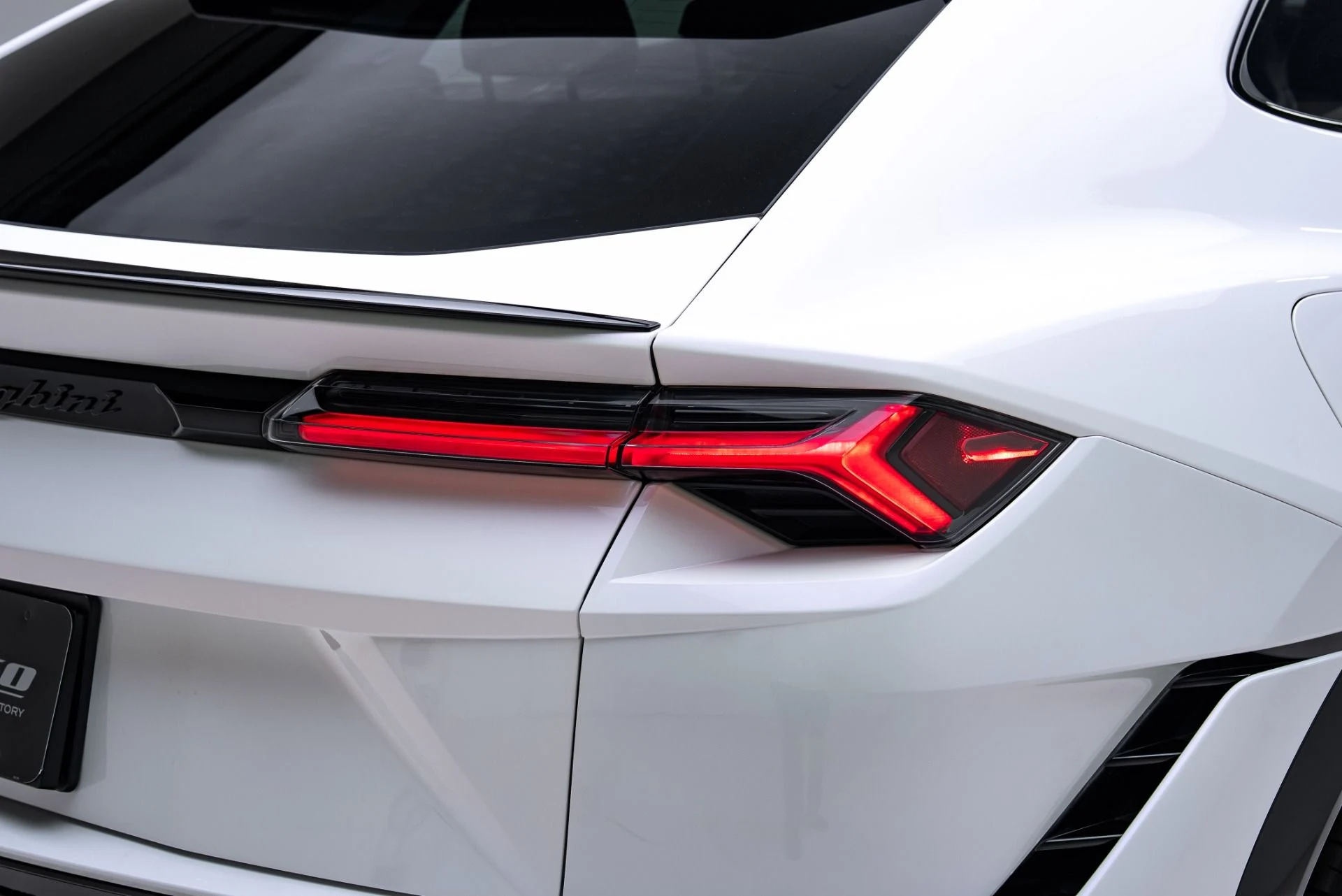 mph033_1932068472_Used_2023_Lamborghini_Urus_S_1776203789_3f4b060425