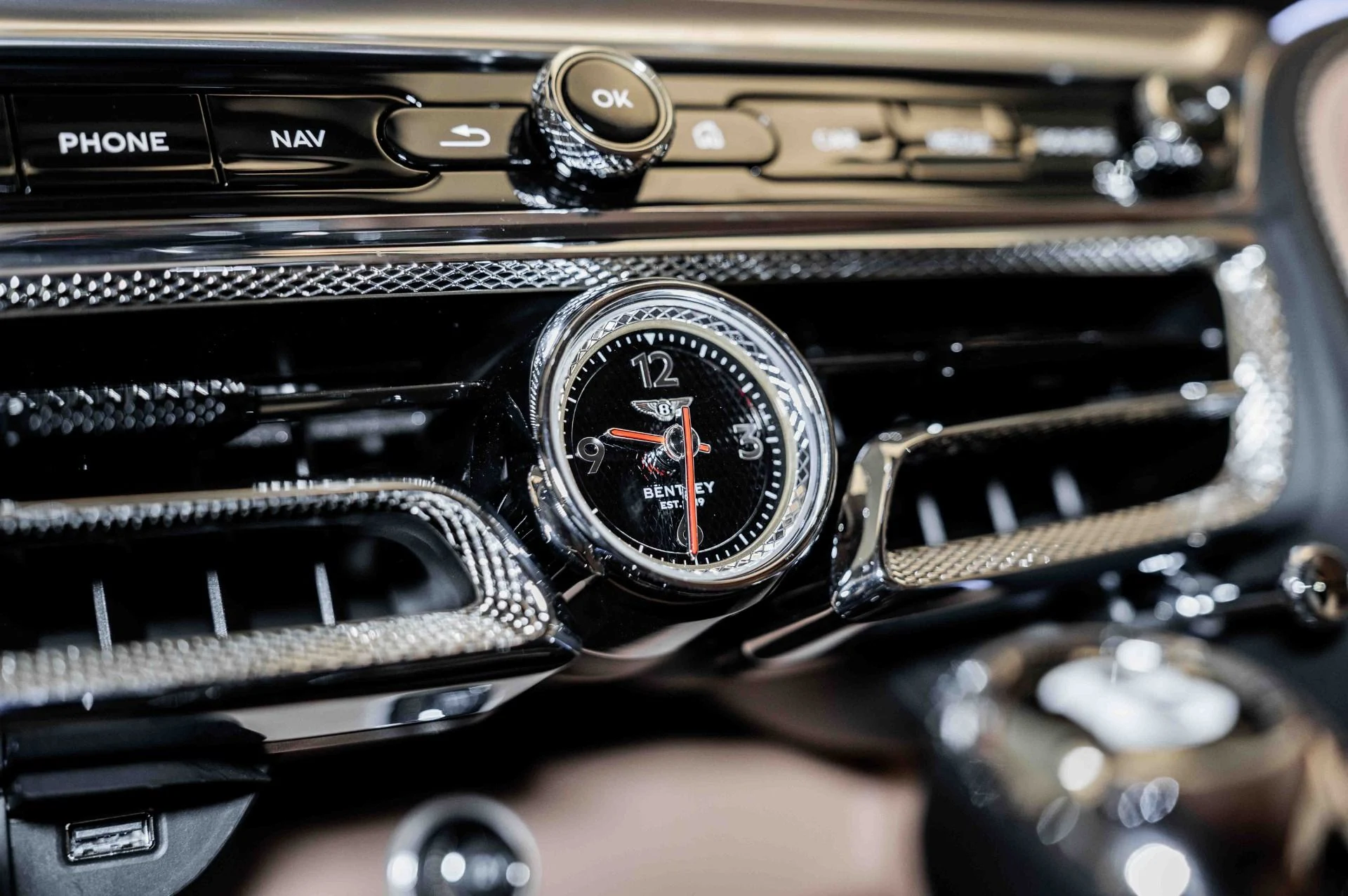 mph033_1934588591_Used_2024_Bentley_Flying_Spur_Edition_8_1717257938_2a517d63d9
