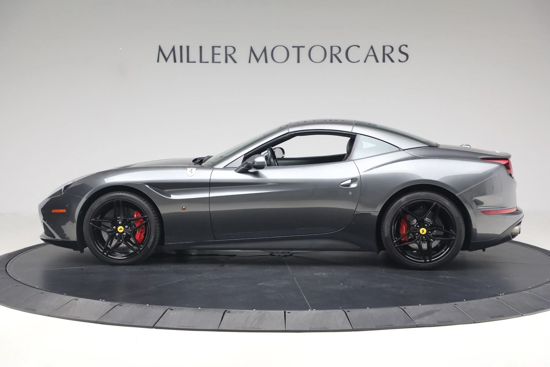 mph033_1943514831_Used_2015_Ferrari_California_T_1792181139_e6b3a46e40