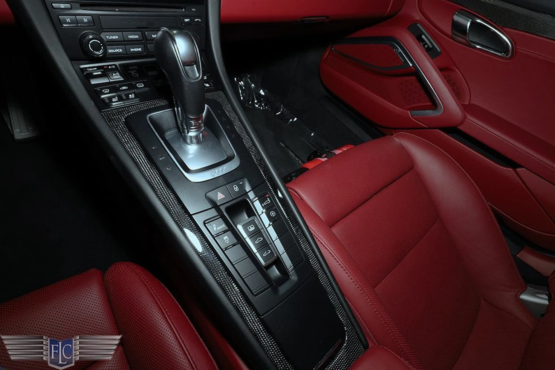 mph033_1957359802_used_2018_porsche_911_turboscoupe_9689_22116353_34_1024_e524e5ee62