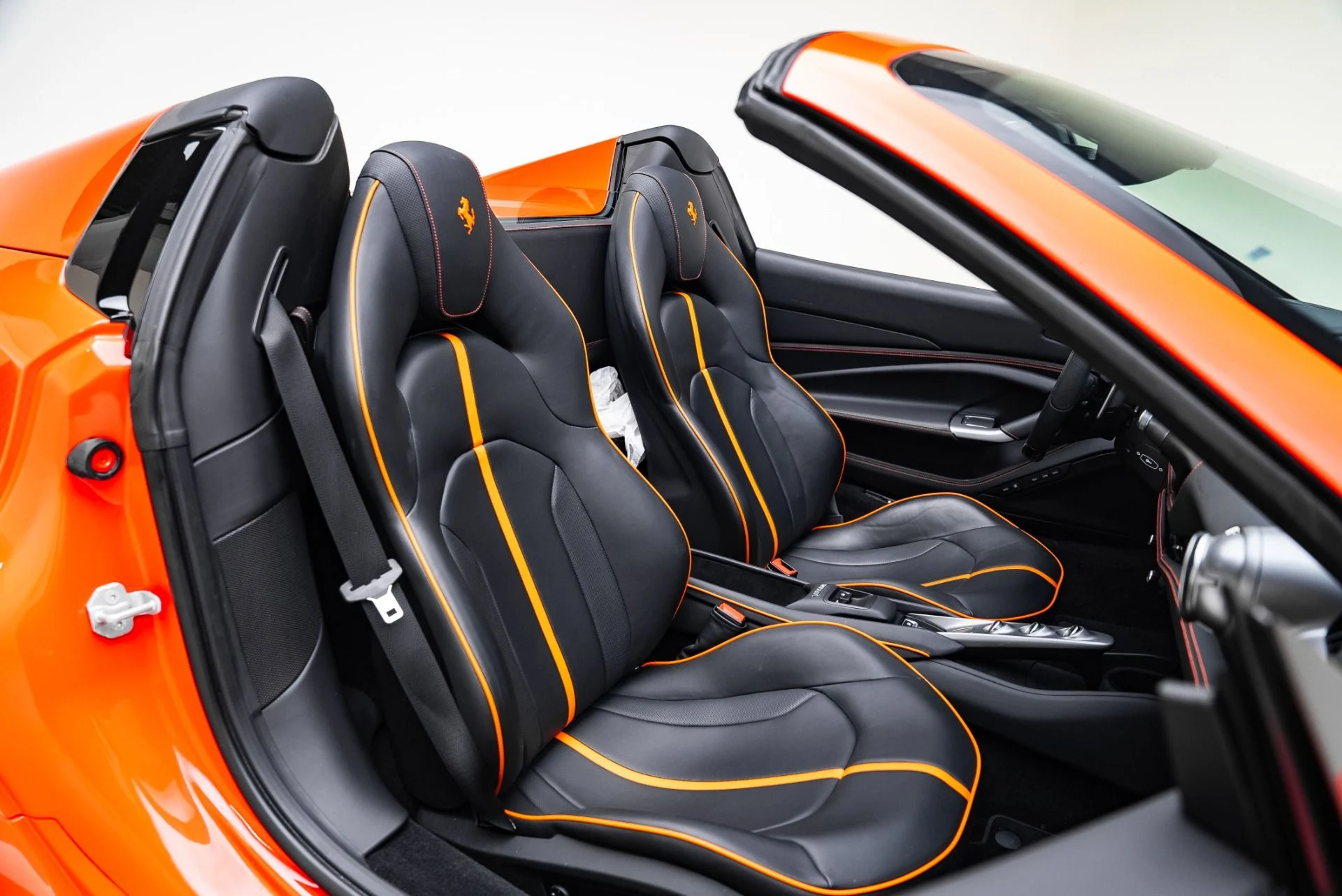 mph033_1959101069_Used_2022_Ferrari_F8_Spider_1766089321_befab2e317