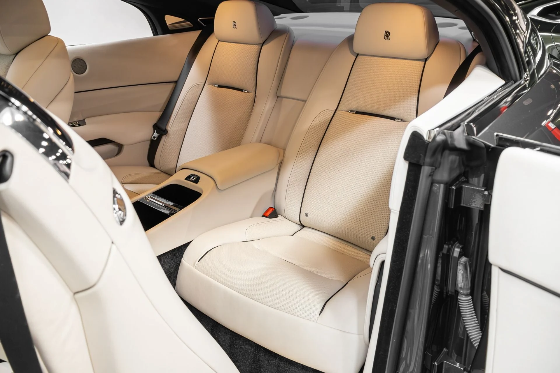 mph033_1966988428_Used_2016_Rolls_Royce_Wraith_1765322495_6a28d957ff