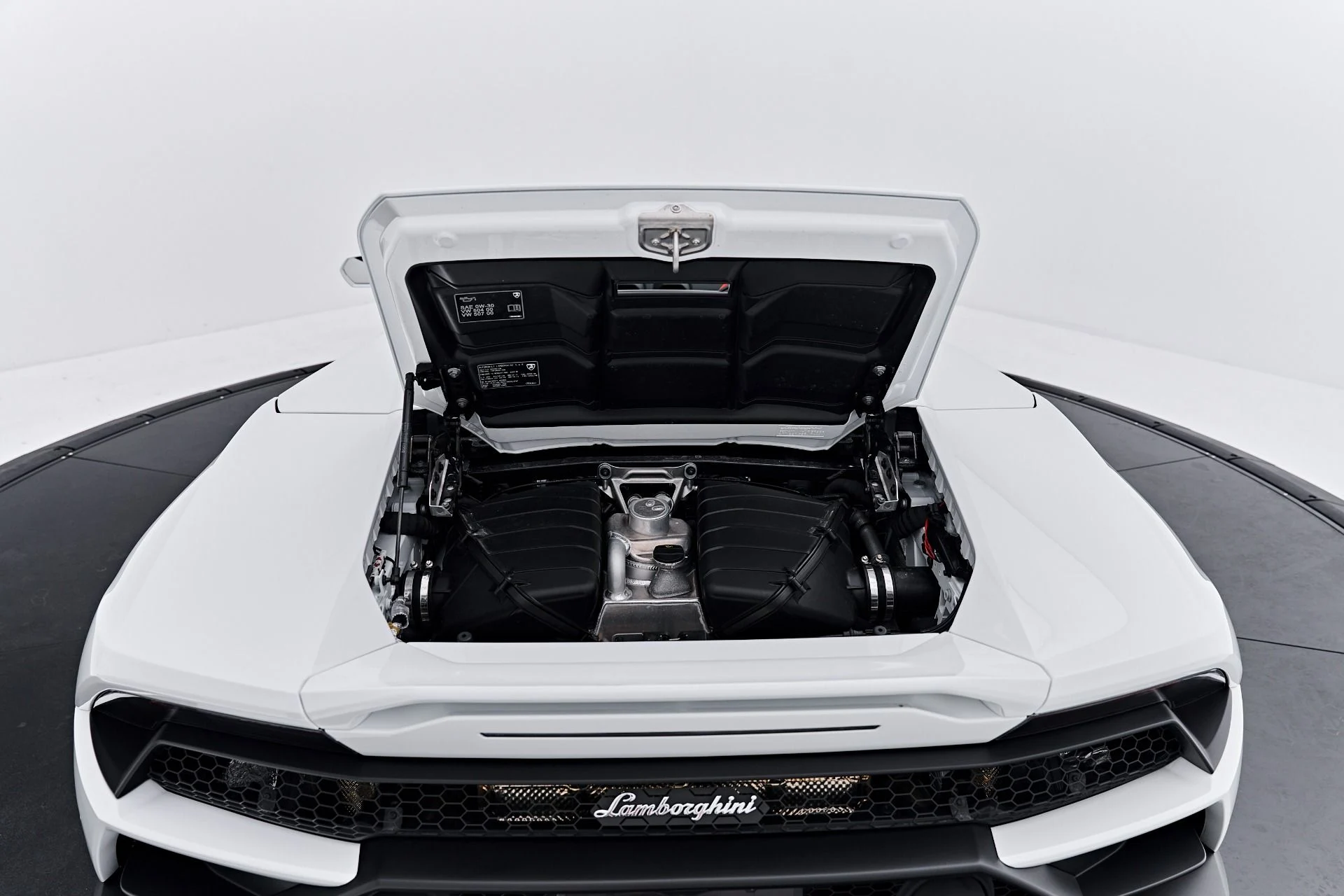 mph033_1971813251_Used_2024_Lamborghini_Huracan_EVO_Base_1791337120_cc9dc7dab9
