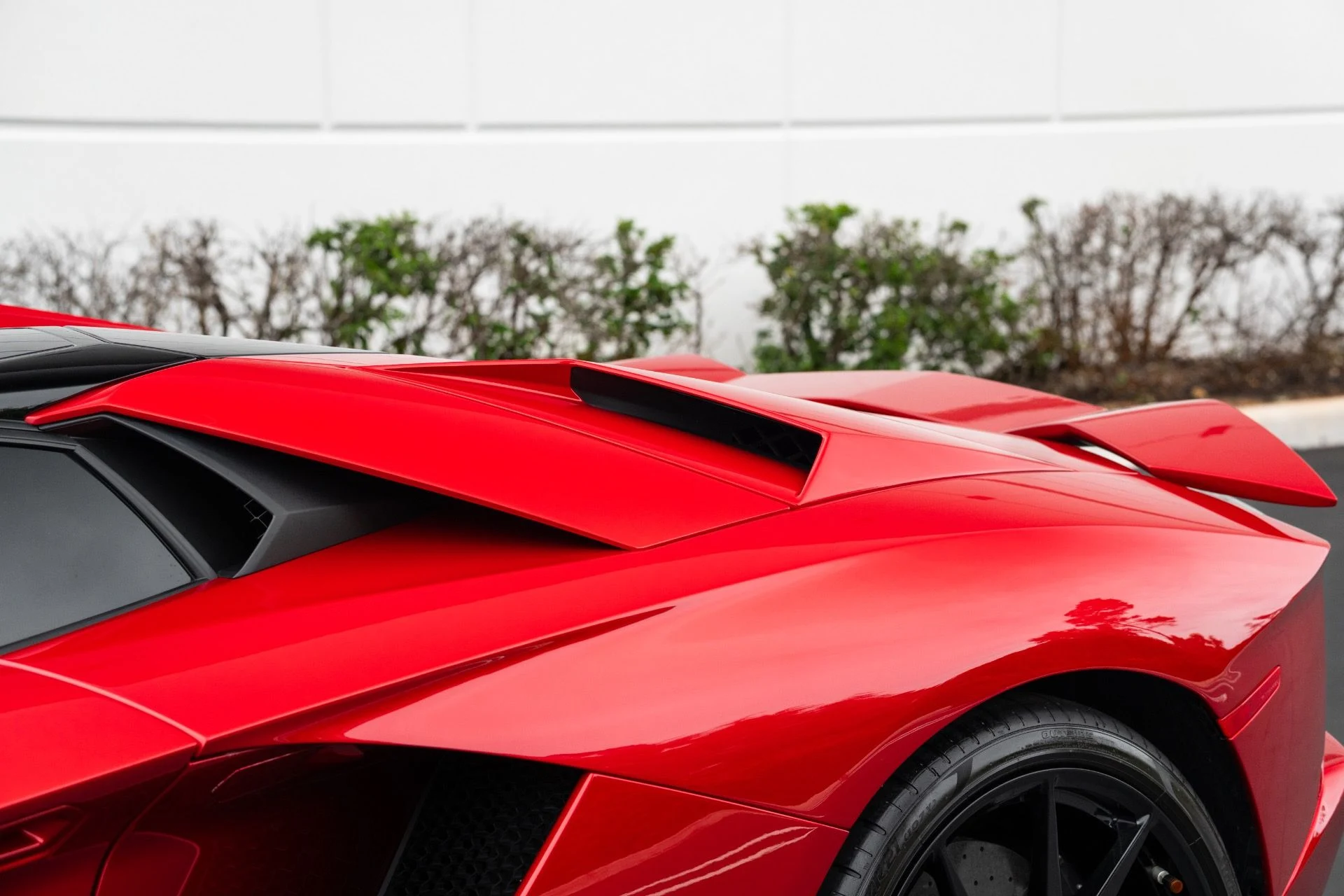 mph033_1974644143_Used_2018_Lamborghini_Aventador_Roadster_LP_740_4_S_1770343320_f7750f59f1