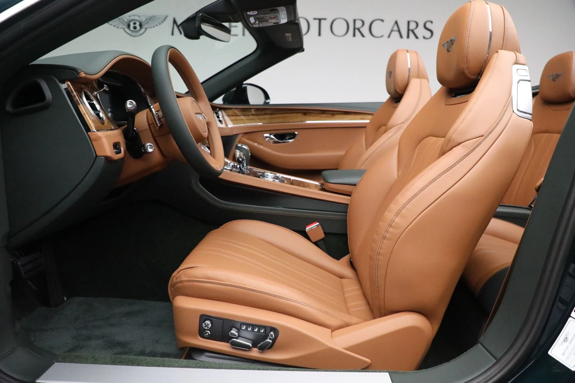 mph033_1981830181_New_2024_Bentley_Continental_GTC_V8_673fe4f684