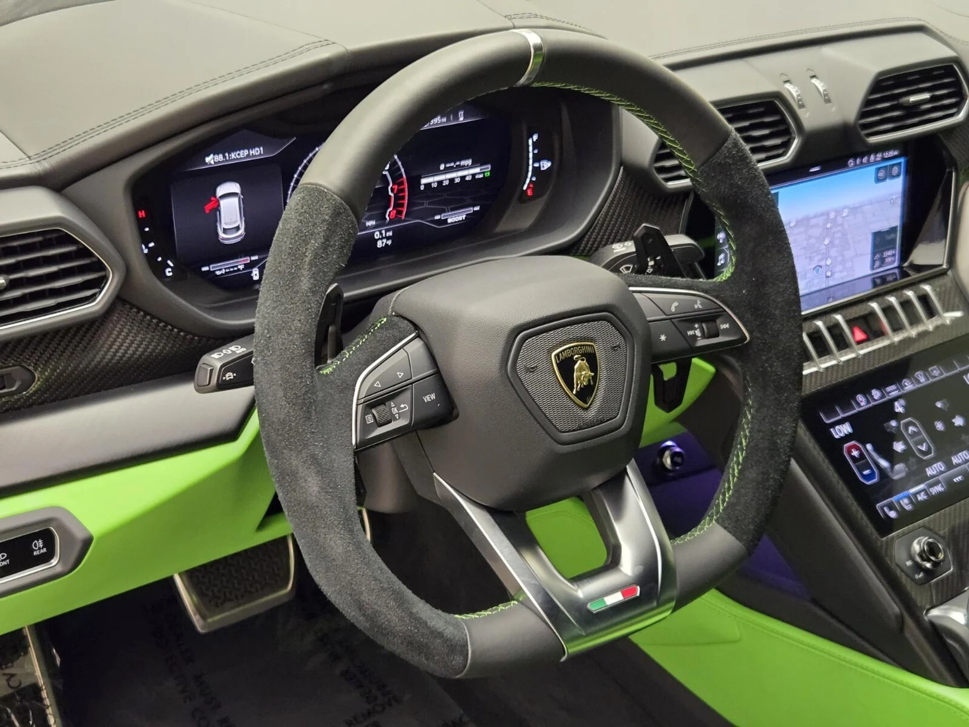 mph033_1985745318_Used_2022_Lamborghini_Urus_1785561918_75f0f0976a