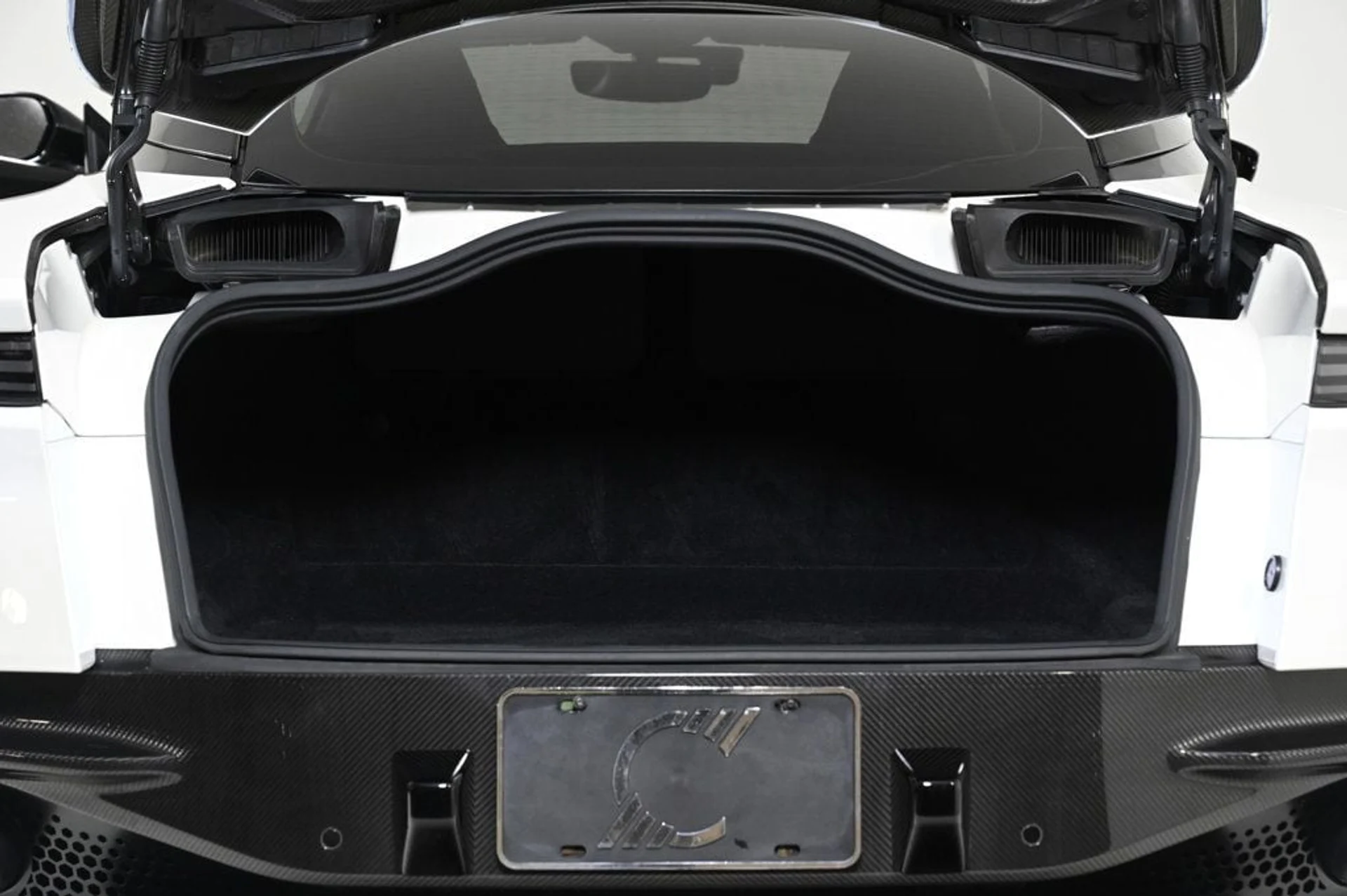 mph033_1988474753_used_2021_aston_martin_dbs_superleggera_11350_22941074_33_1024_05df0e811f