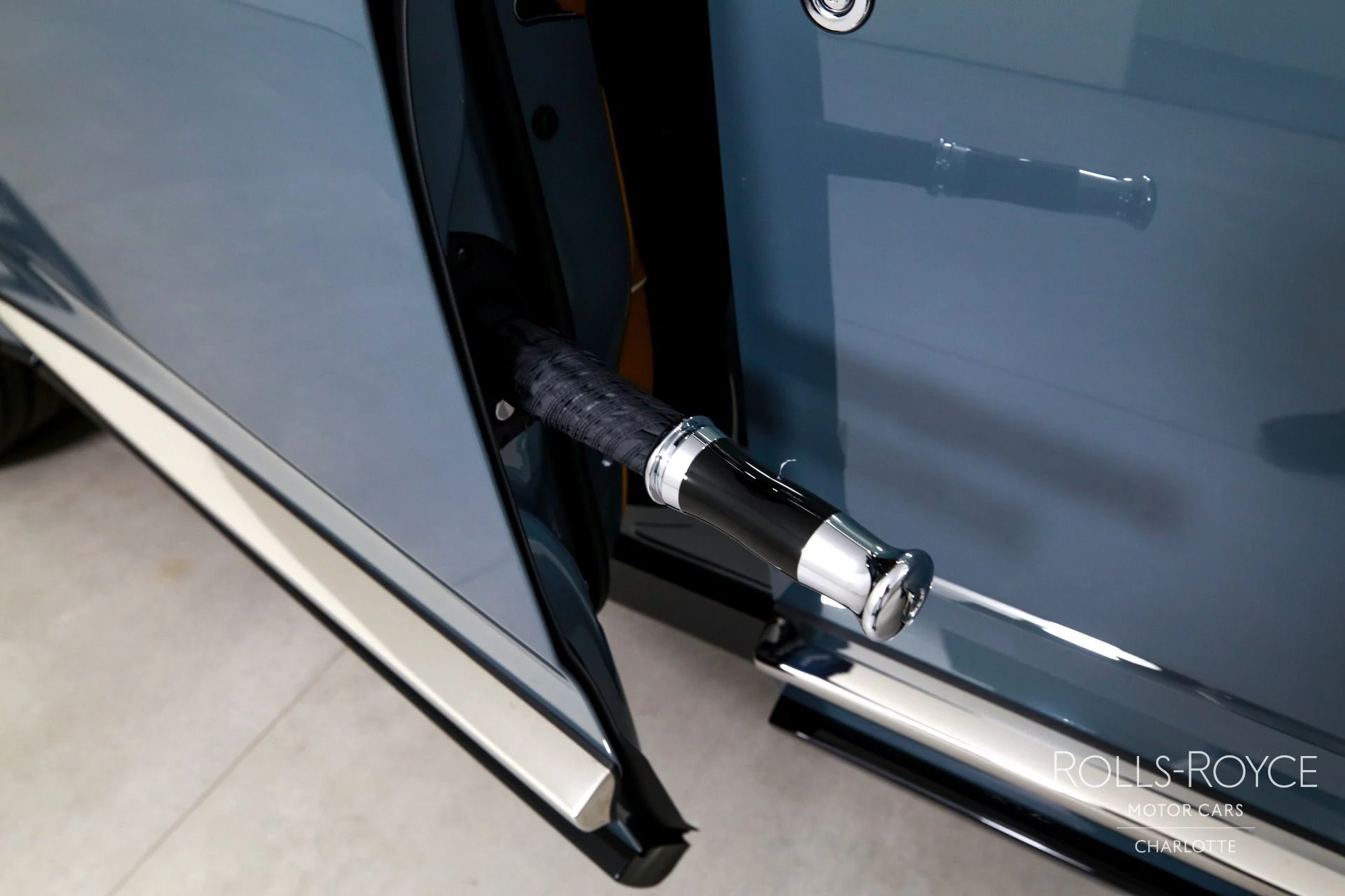 mph033_198879092_Used_2025_Rolls_Royce_Cullinan_1759510735_9abcb3a2ca