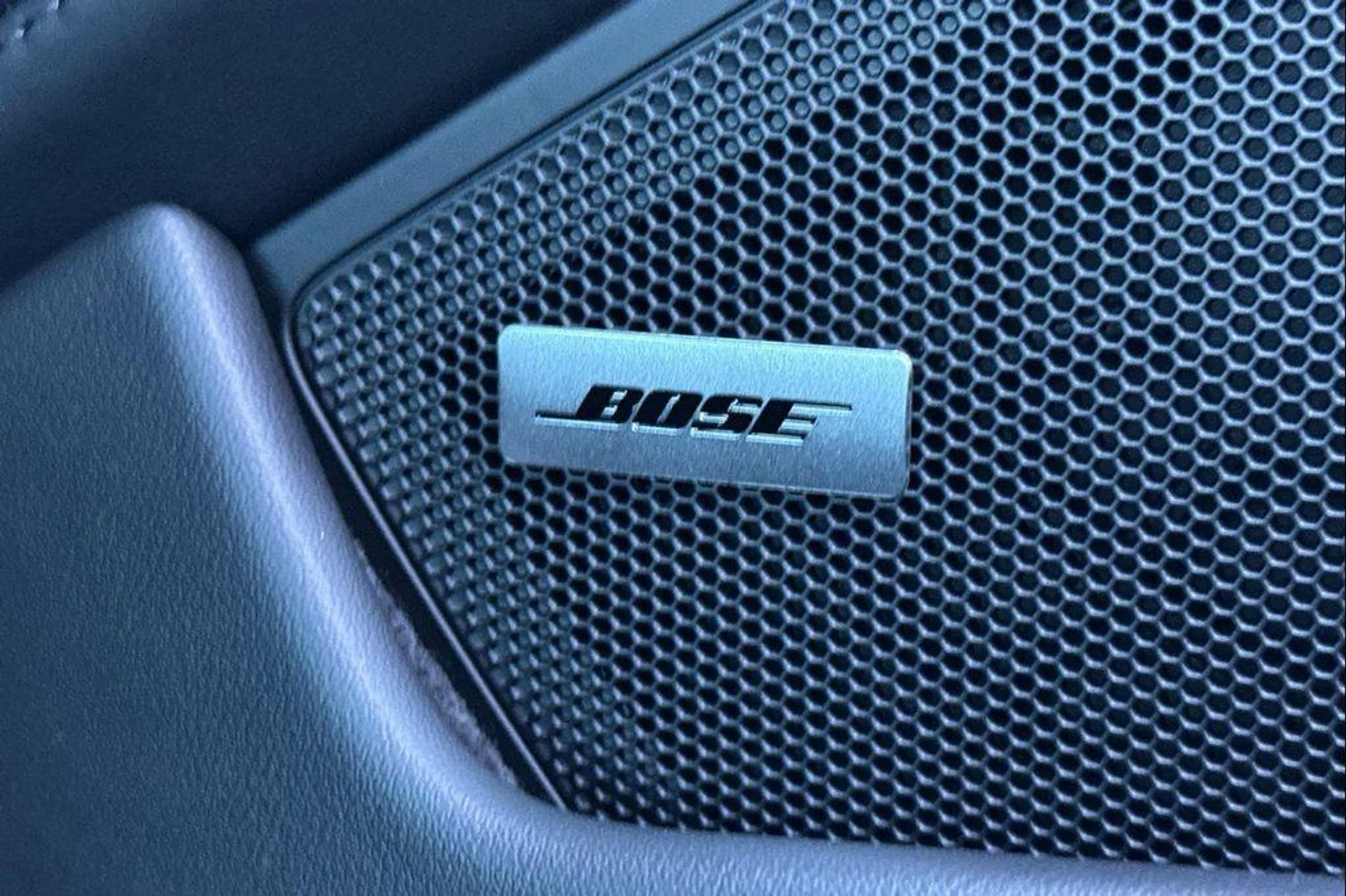 mph033_1995645097_Zk7_NIAE_Gmxw_UYK_49o4a6uc3gp8_127df5d644