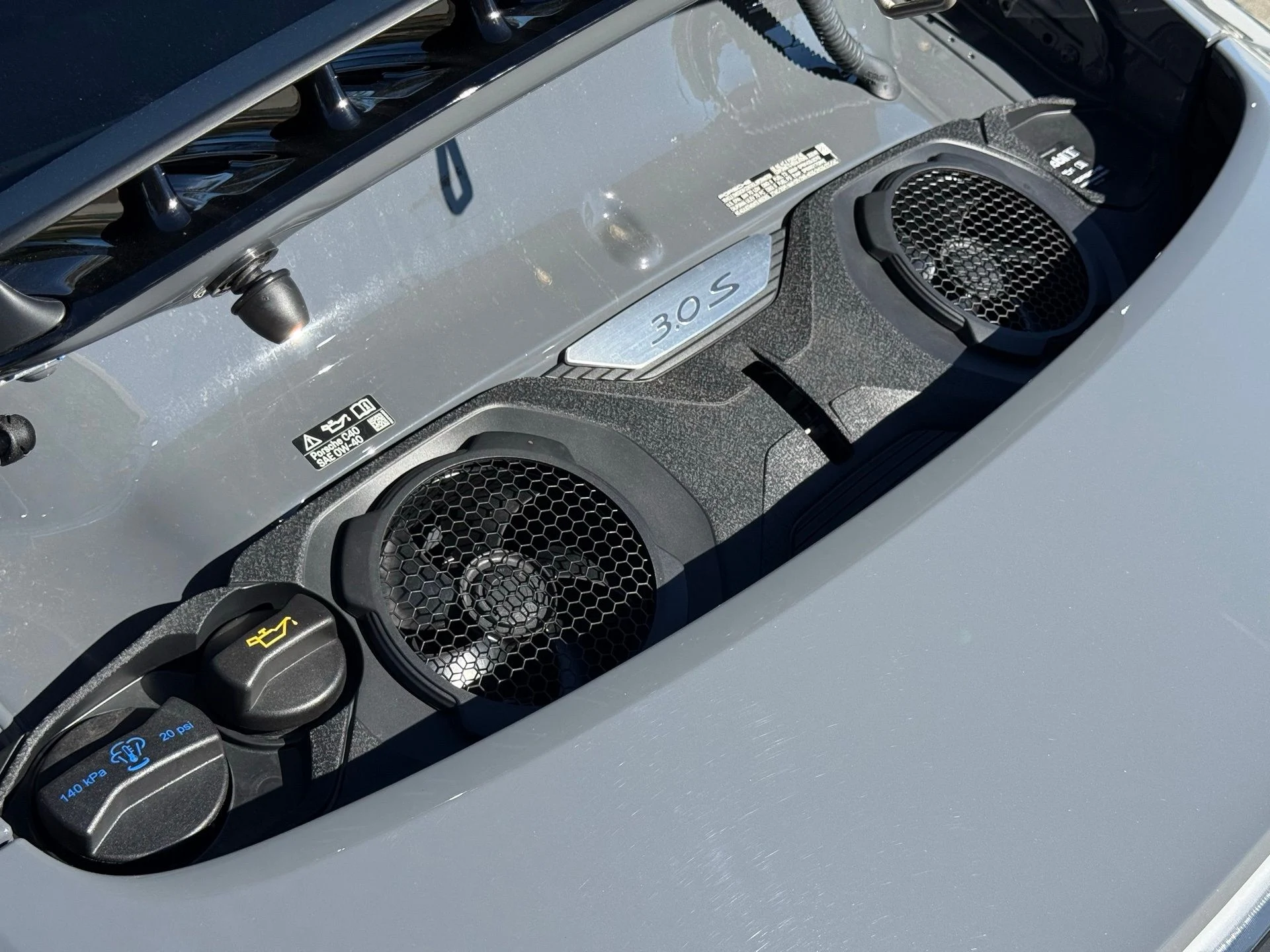 mph033_1999125084_f9de75abdaa22917ef315a5bd7620401_039b940a64