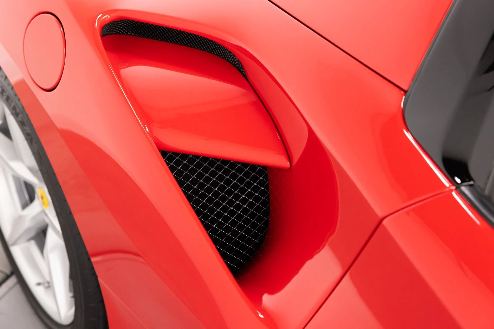mph033_1999725002_Used_2019_Ferrari_488_Spider_1787231247_7dd9f94b29