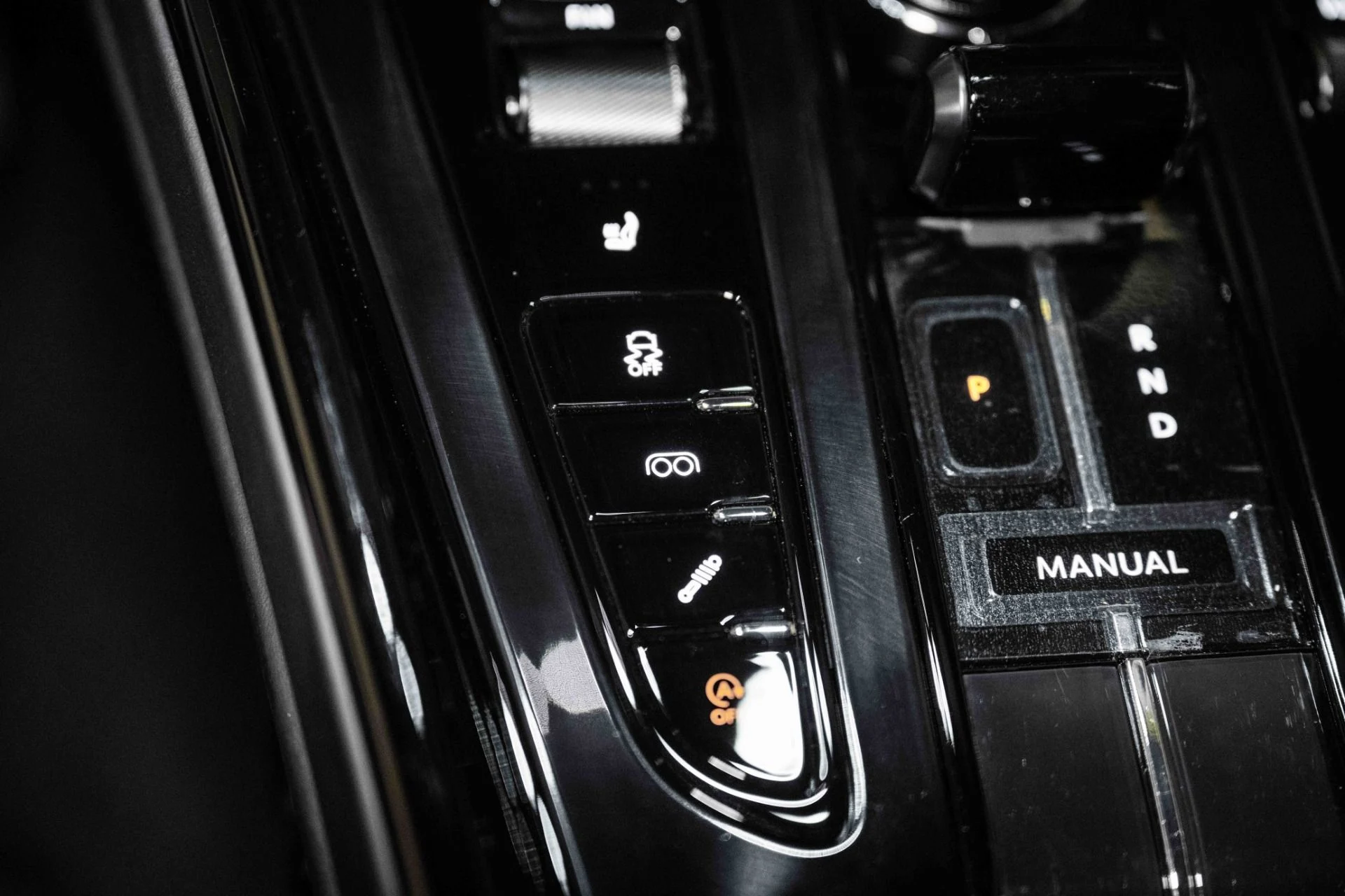 mph033_2003547551_Used_2025_Aston_Martin_DB_12_Coupe_1724764184_5ceb3eae7f