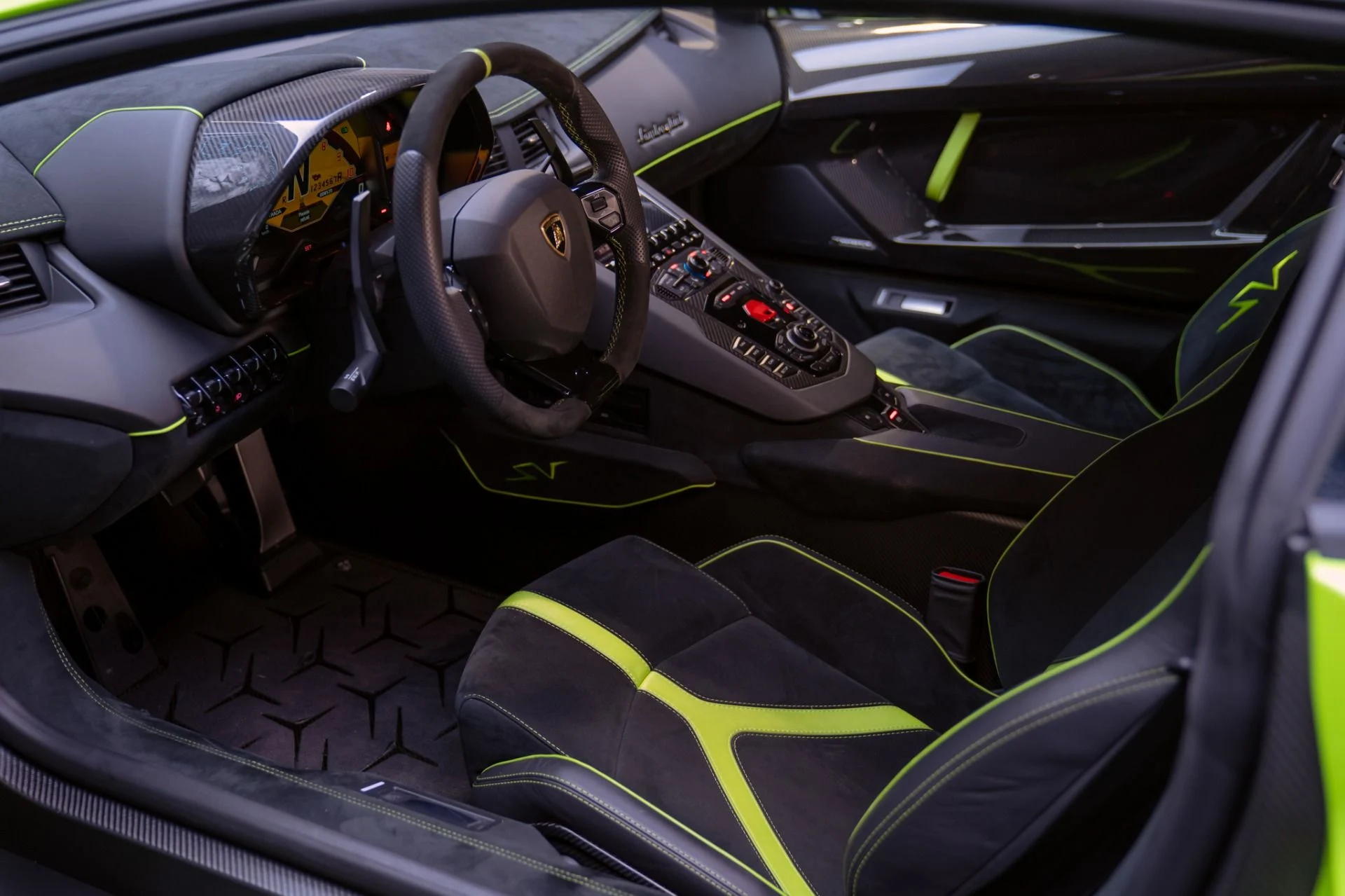 mph033_2018650882_Used_2016_Lamborghini_Aventador_LP_750_4_SV_1791299177_c9dde7c7e6