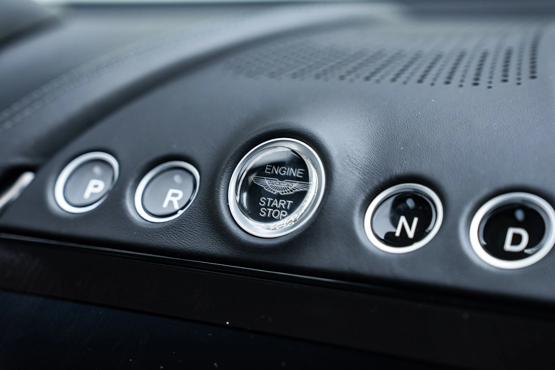 mph033_2023933250_Used_2023_Aston_Martin_DBX_707_1767147113_28ed0bfc84