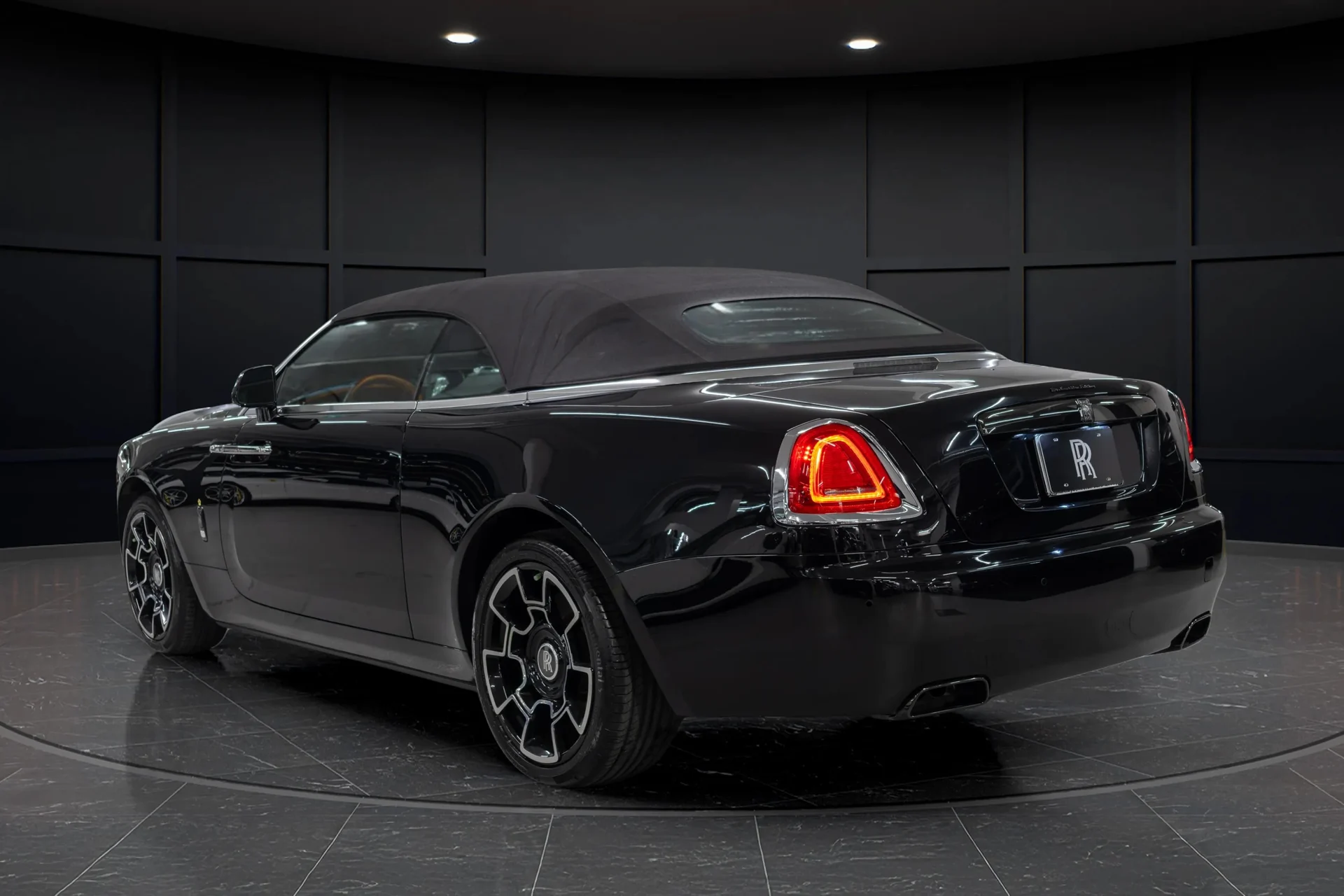 mph033_2024496988_8422607e_ae94_4530_a27c_93f857ce8dd3_201920_Rolls_Royce20_Black20_Badge20_Dawn2028_SCA_666_D55_KU_11584429_34_9ff4ec310d