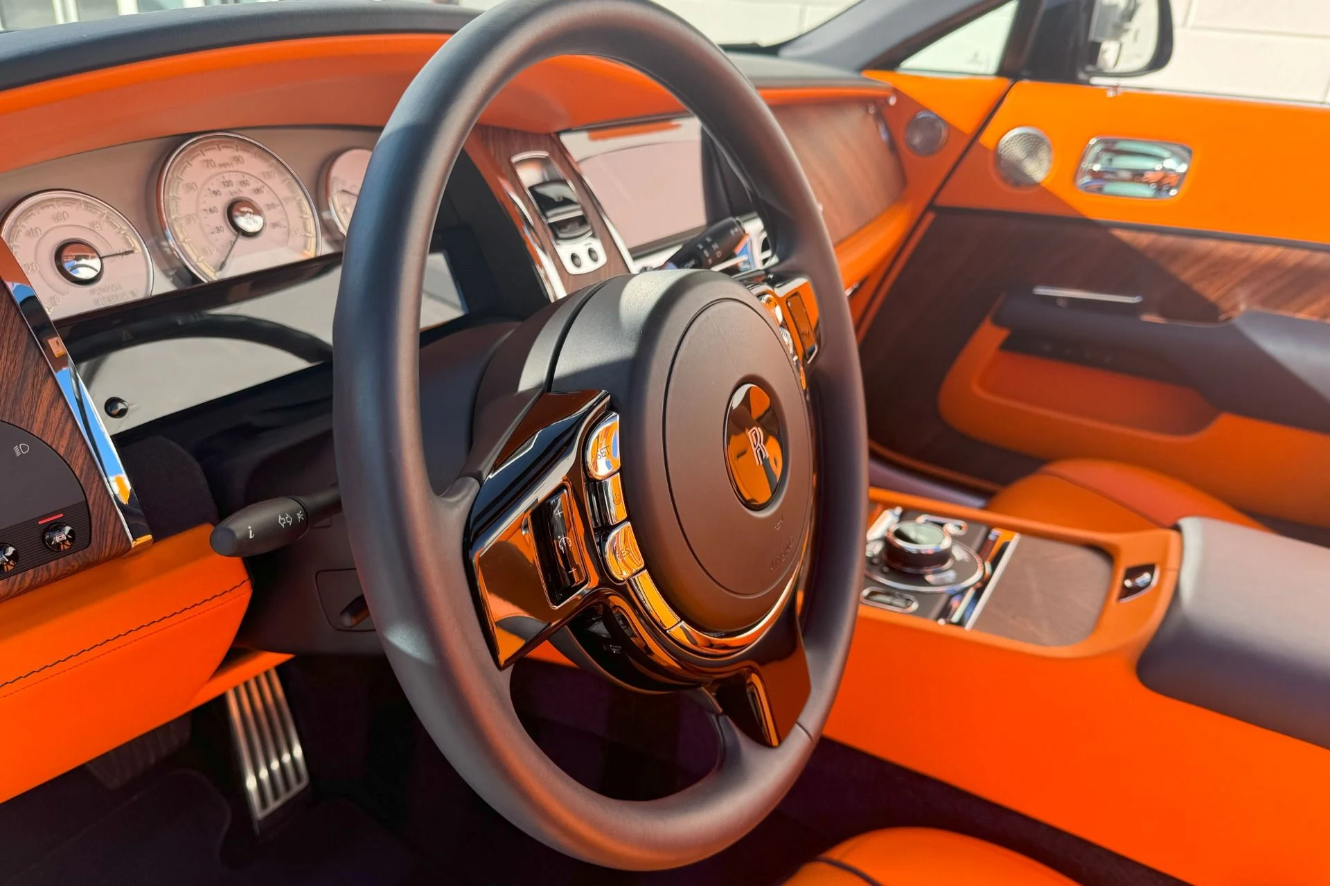 mph033_2036267106_Used_2019_Rolls_Royce_Dawn_1739202192_61e2e4773f