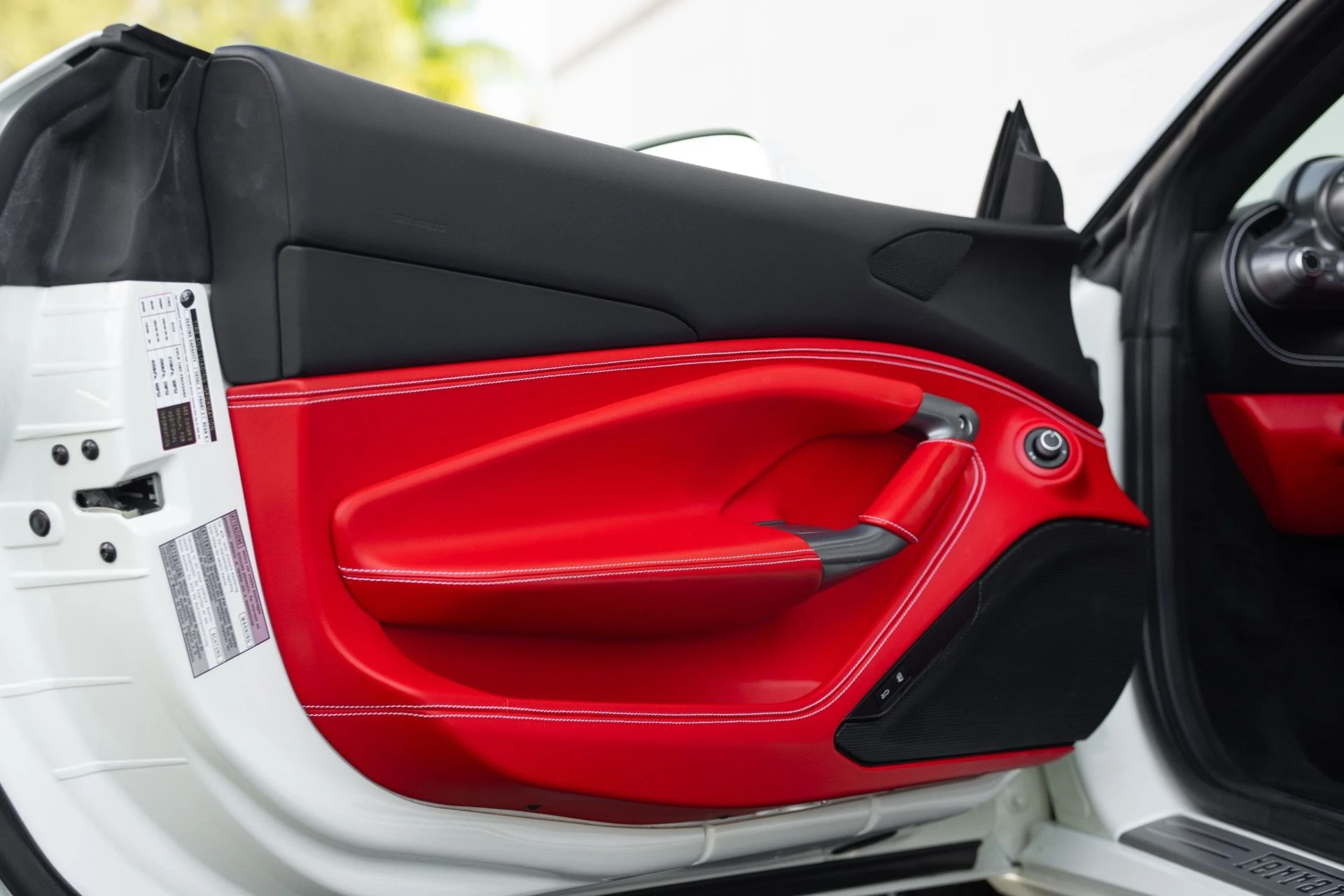 mph033_2036271636_Used_2021_Ferrari_F8_Tributo_1763762778_f1247daae6