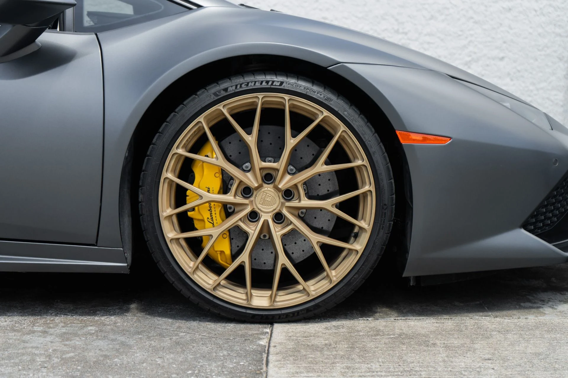 mph033_2041039768_Used_2015_Lamborghini_Huracan_LP_610_4_1779833473_d4af58aead