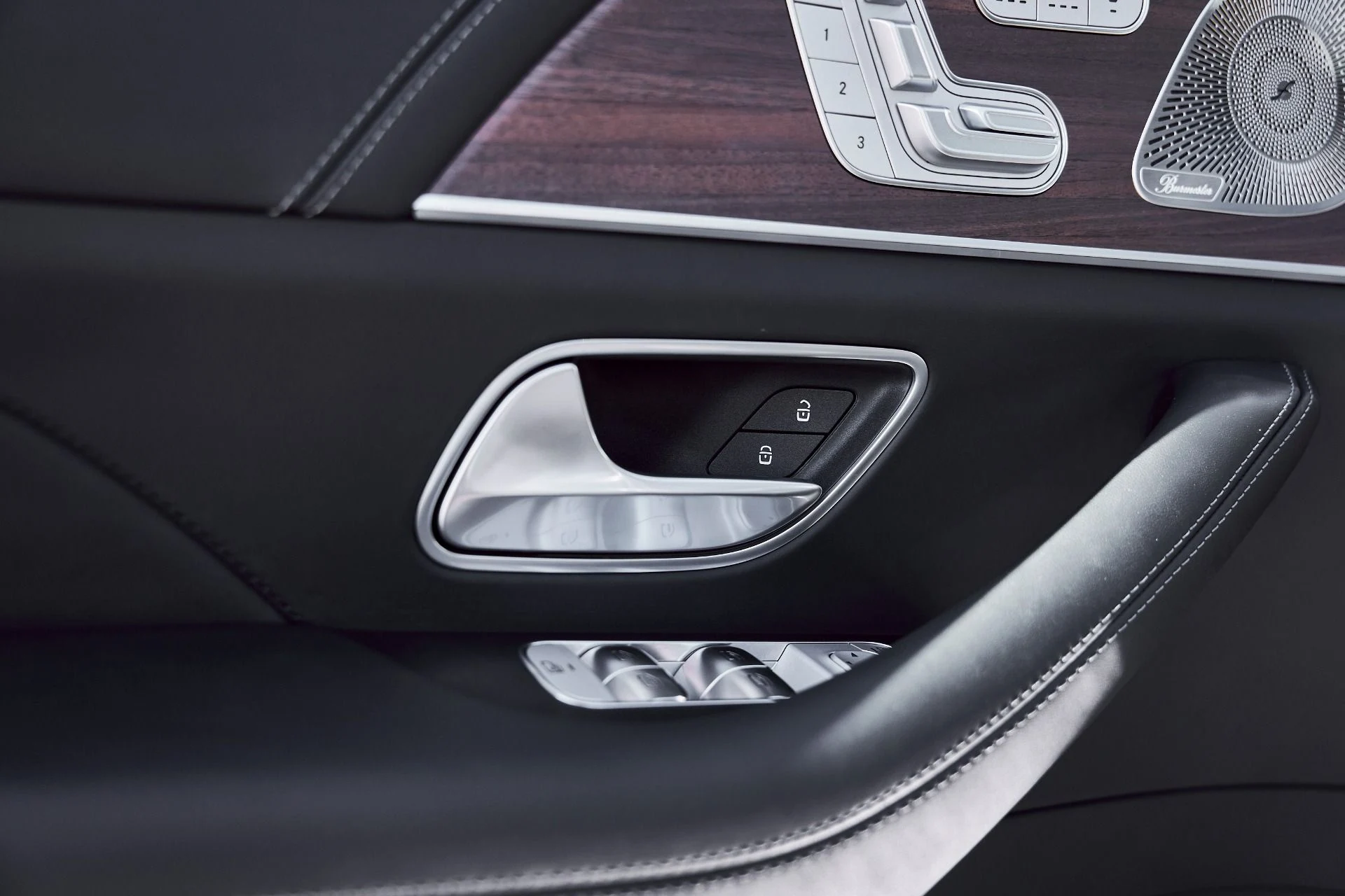 mph033_2045696456_Used_2025_Mercedes_Benz_GLS_Maybach_GLS_600_1771467906_e39fc03935