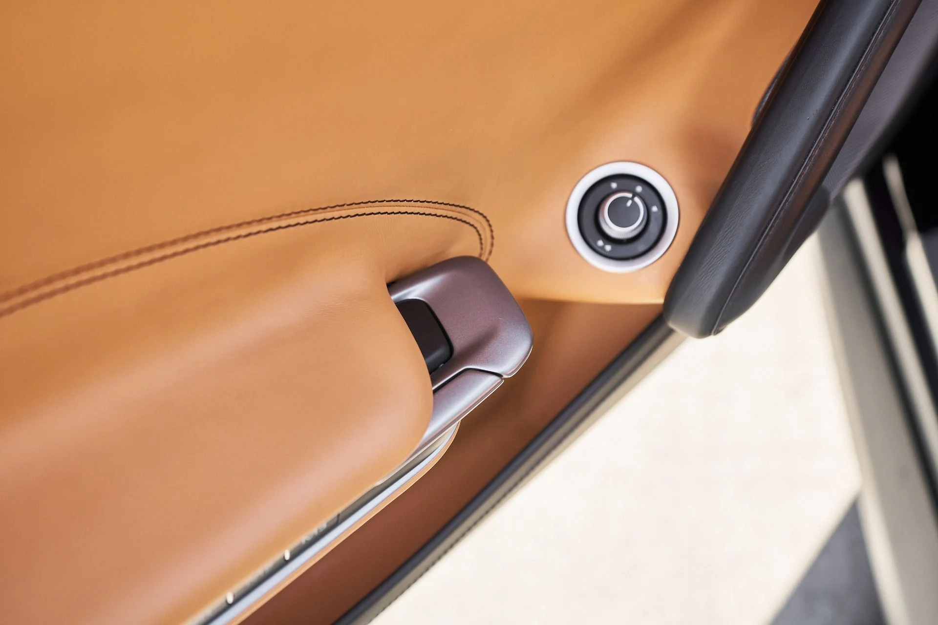 mph033_2047793182_Used_2018_Ferrari_GTC_4_Lusso_V12_1764210163_db1982f8b0