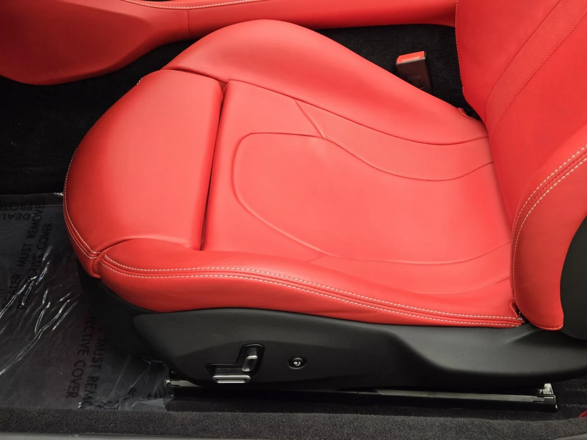 mph033_2049334303_Used_2023_Ferrari_Portofino_1755328636_bc18a641e0