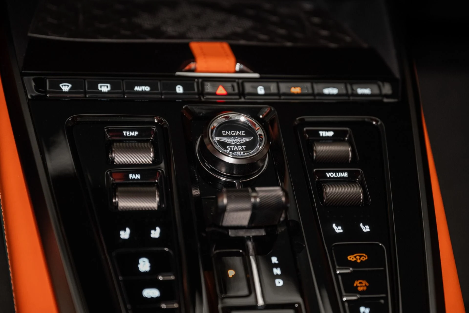 mph033_2050528881_New_2025_Aston_Martin_DBX_707_1734712226_919d59b93d