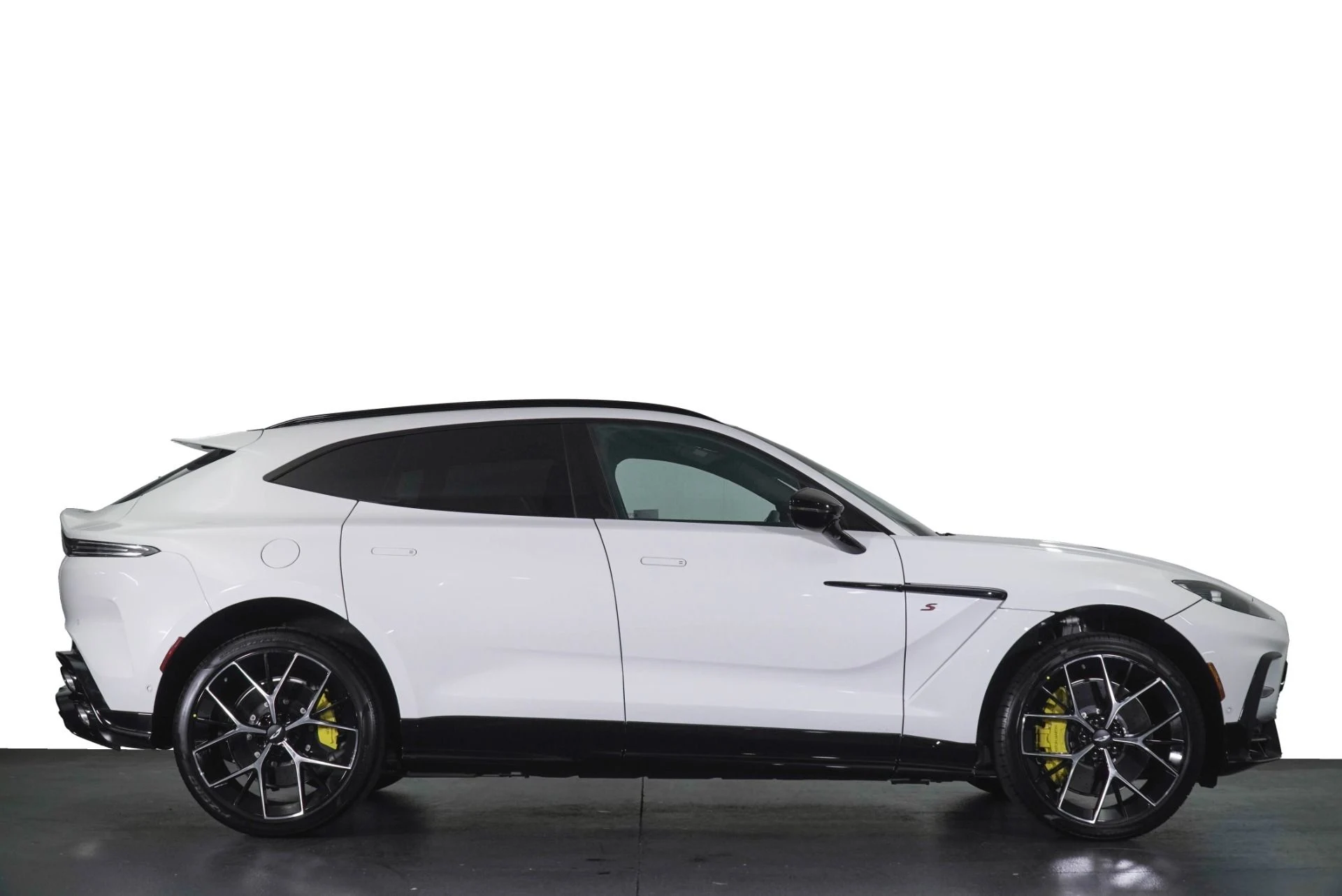 mph033_2052589279_New_2026_Aston_Martin_DBX_S_1781894781_a17876c538