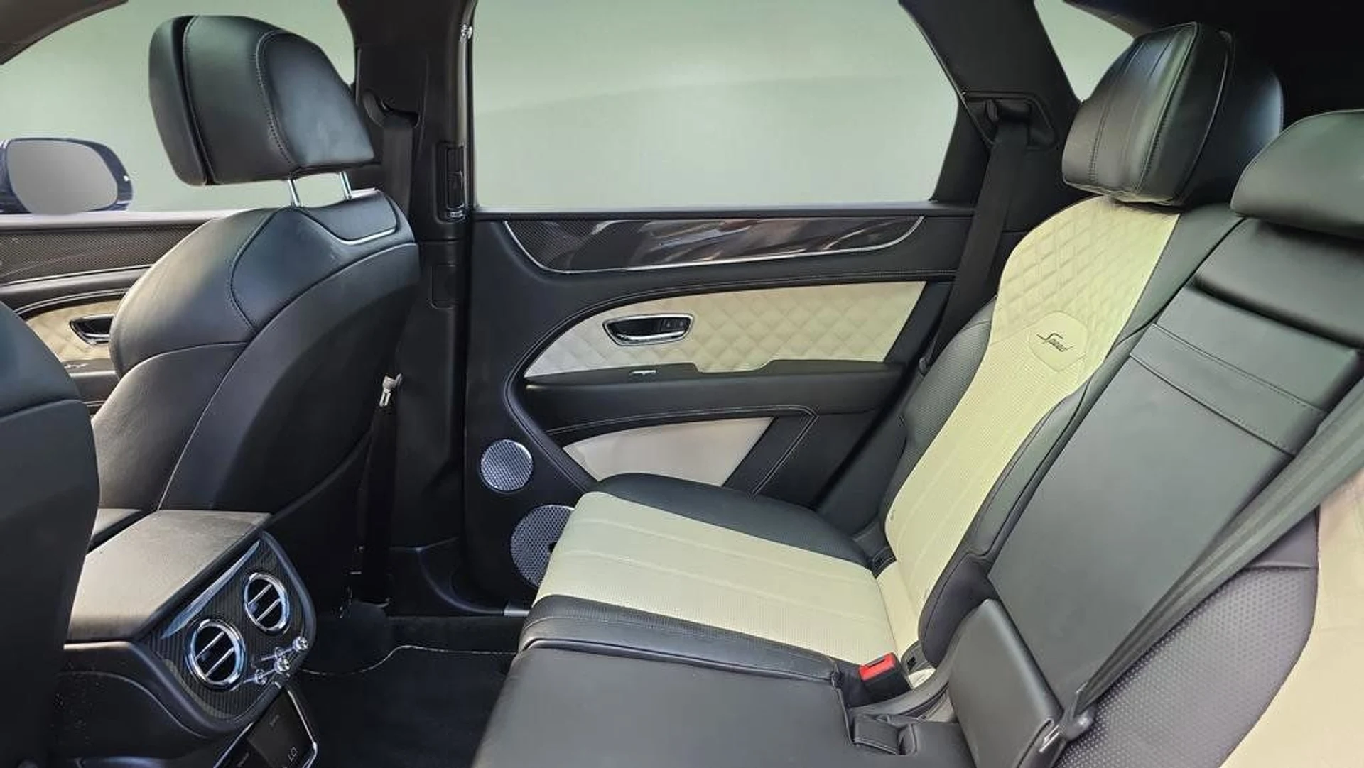 mph033_2060876608_de6ad96c915b44509569ac1c1e076a3b_332bf1f80d