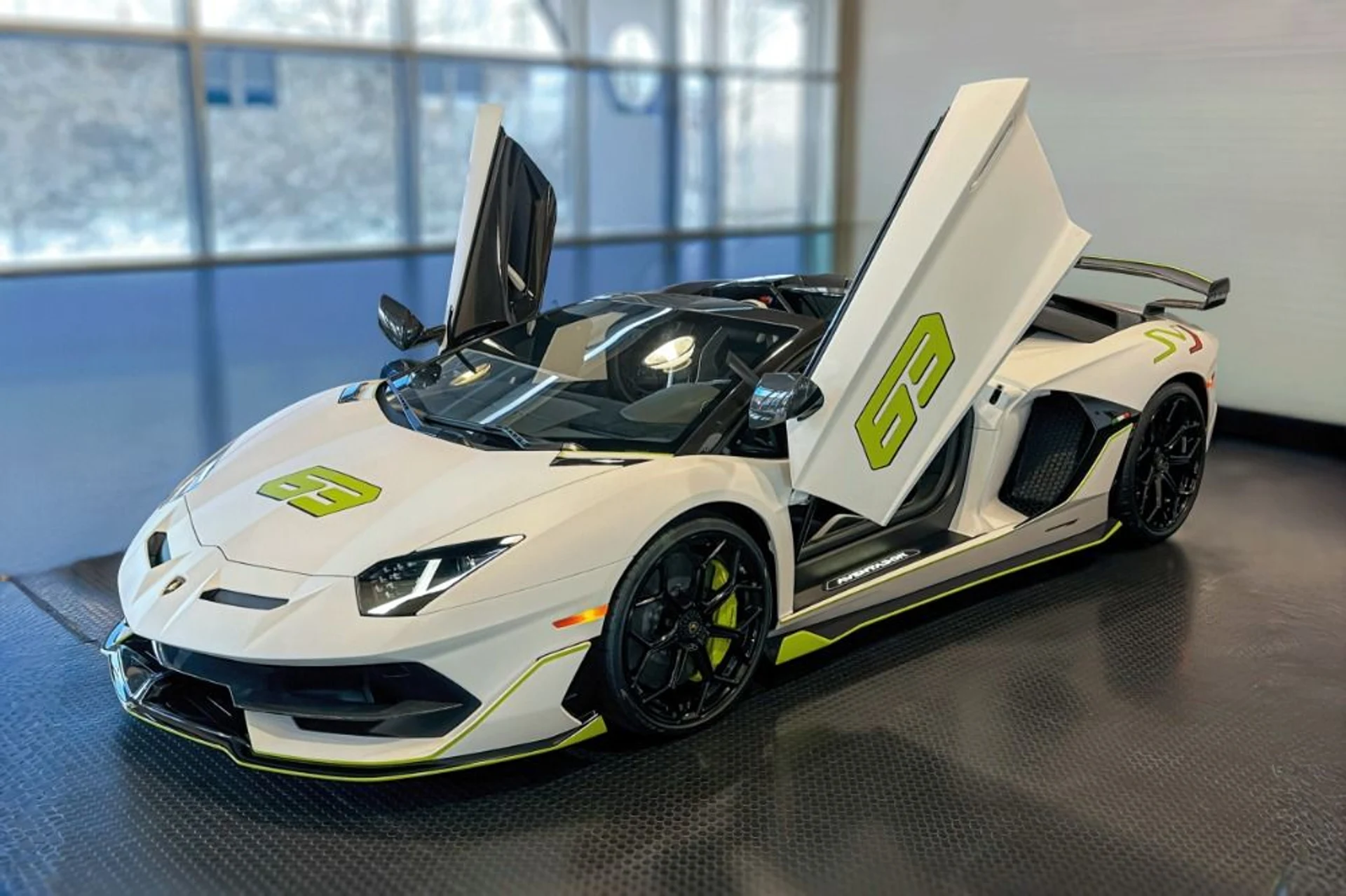 mph033_207046721_Used_2021_Lamborghini_Aventador_LP_770_4_SVJ_1765888214_486df3e967