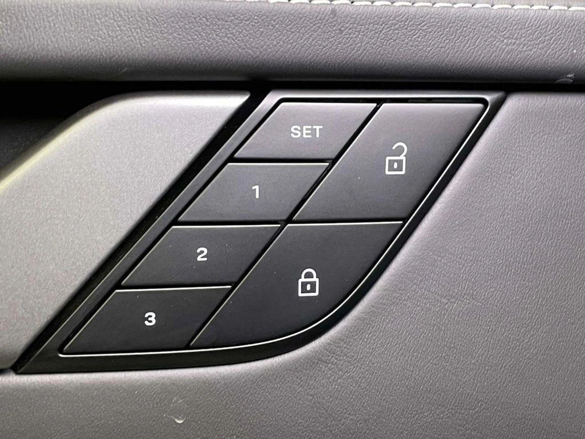 mph033_2073662671_CX_q7_V_Xi3_HU_Bn_I_Tt_WTB_Wh8_L_Ft_BE_1ba72c343c