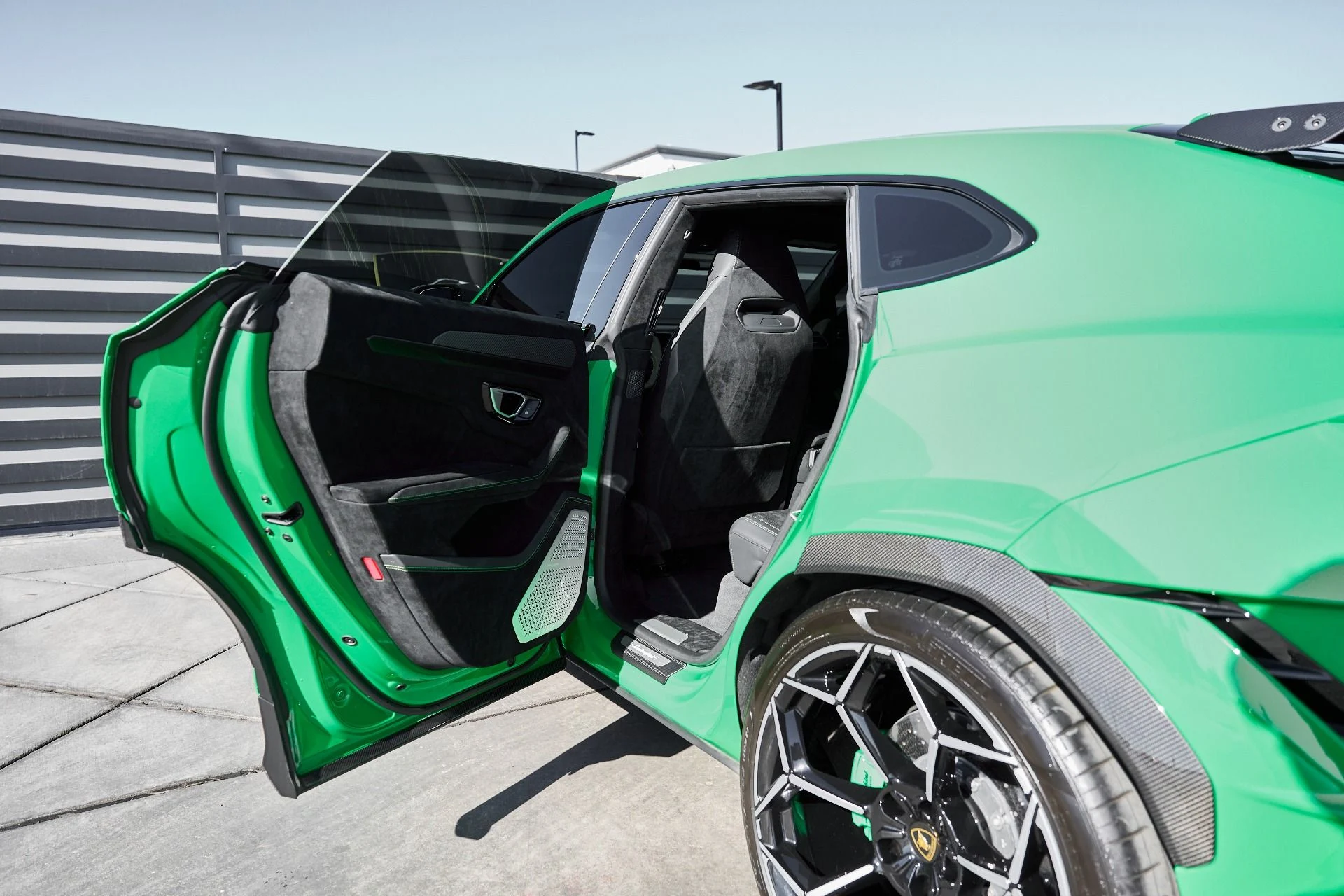 mph033_2074215868_Used_2024_Lamborghini_Urus_Performante_1770171856_317a461563