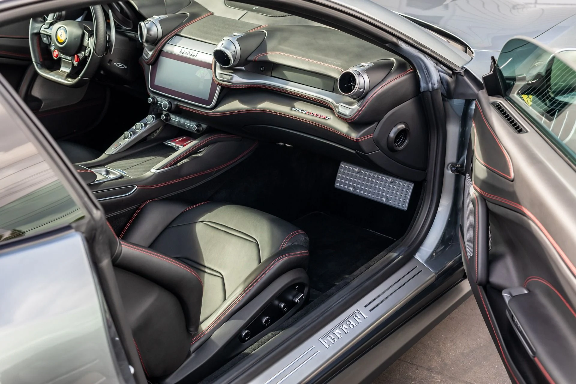 mph033_2075716528_Used_2018_Ferrari_GTC_4_Lusso_T_1701305216_8c233e5fe4