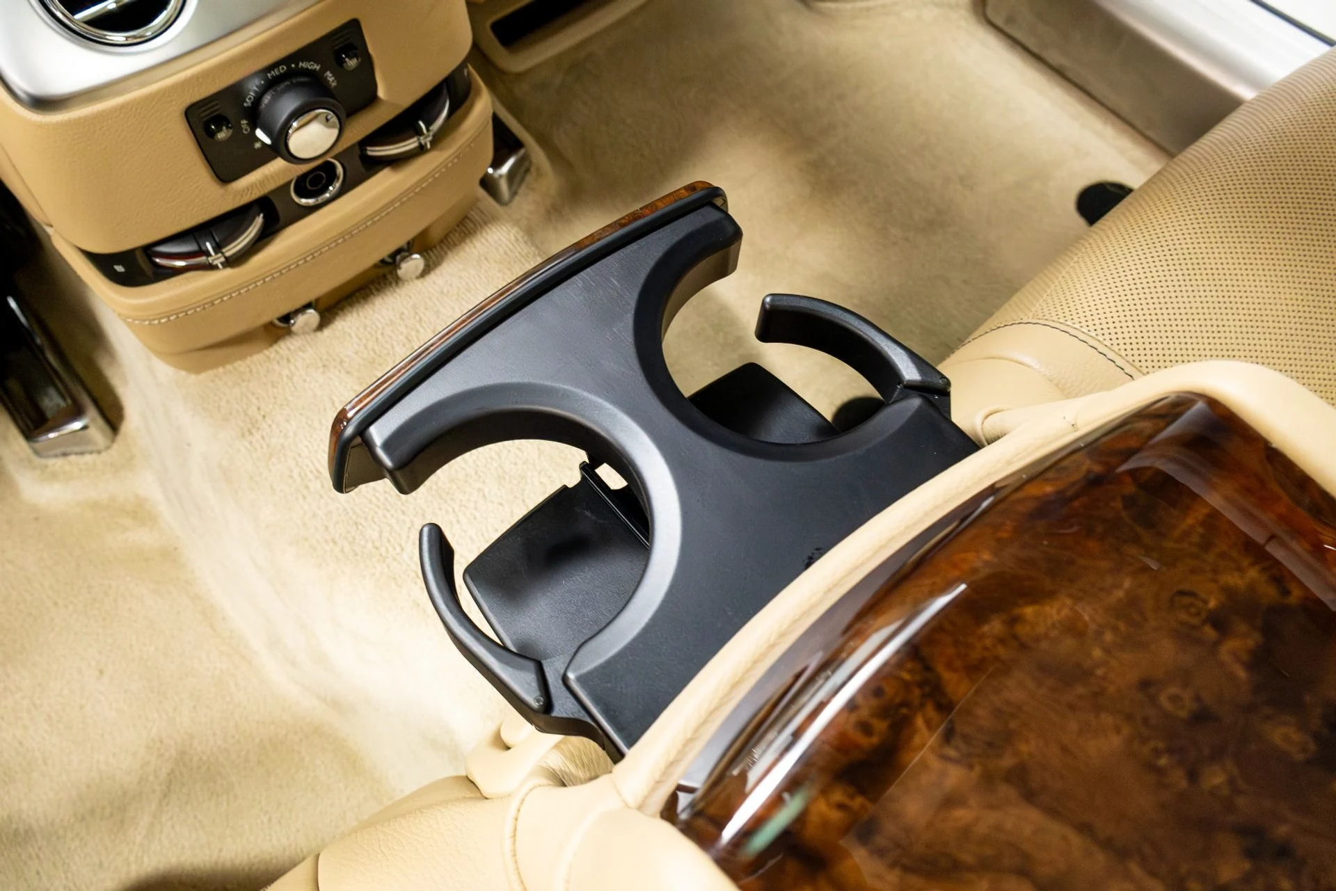 mph033_2087493924_Used_2017_Rolls_Royce_Ghost_1774888920_9ef9ad6c14