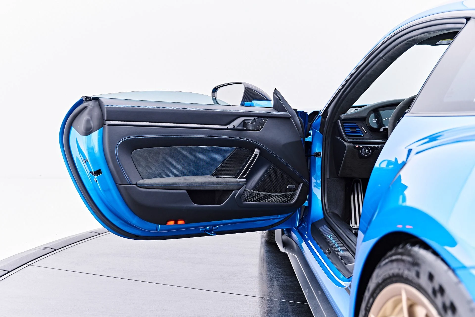 mph033_2092683795_Used_2024_Porsche_911_GT_3_RS_1789729435_3554603e47