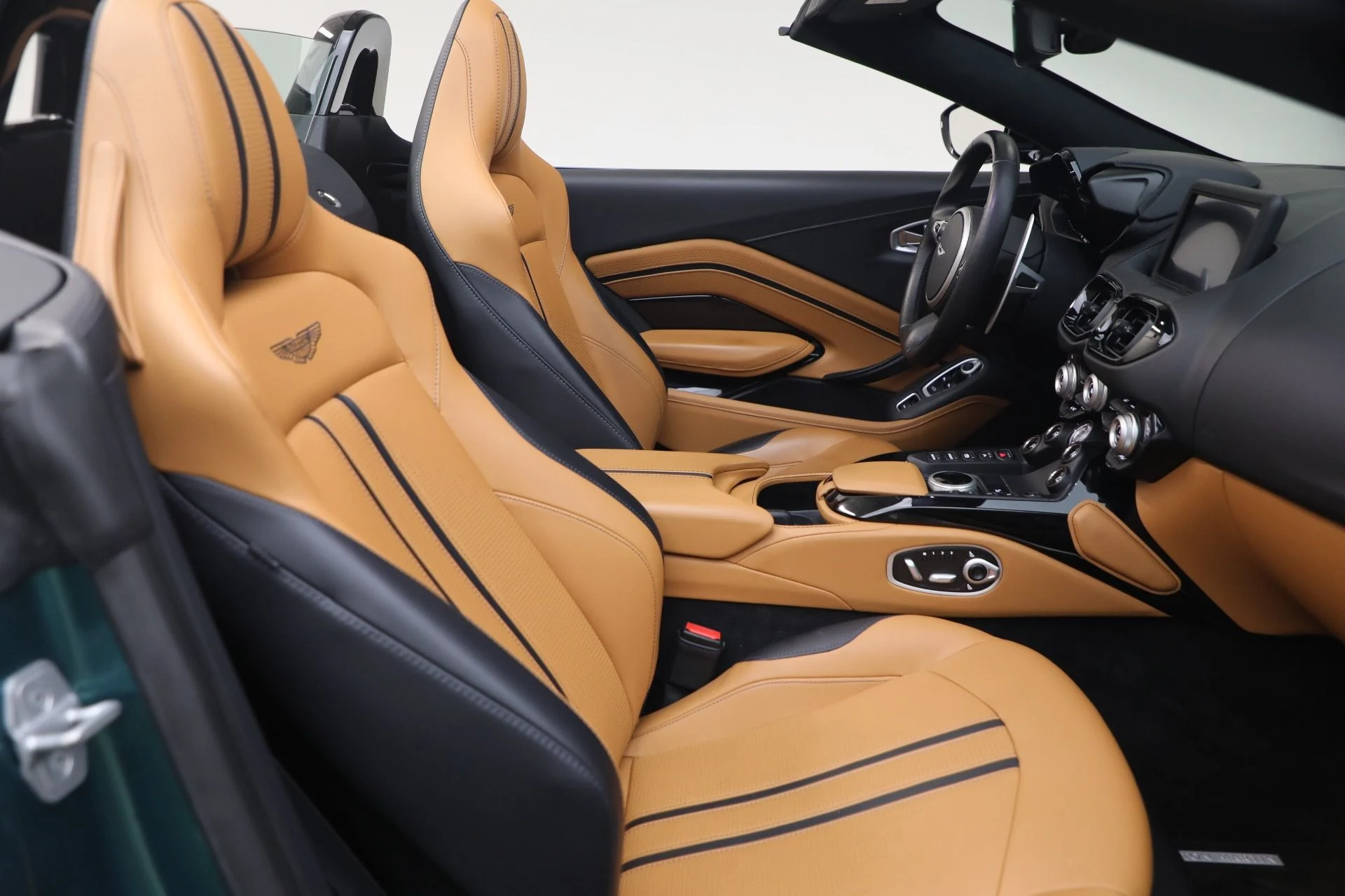 mph033_2103858838_Used_2023_Aston_Martin_Vantage_V8_1791917169_d9128bdb82