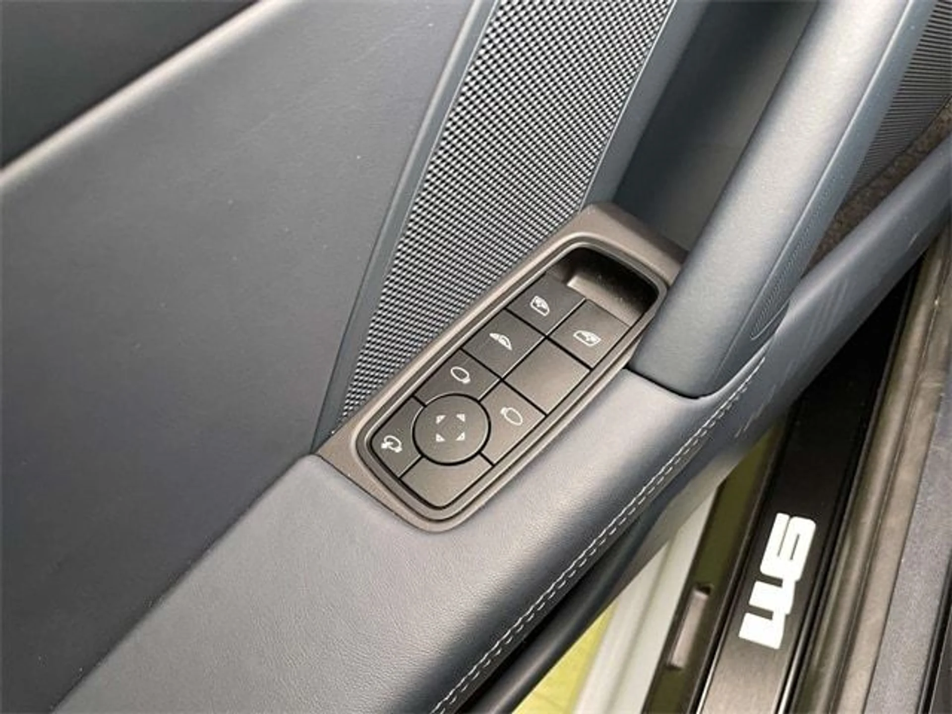 mph033_2119793049_11ec0b12d550debd2723e2d412cfc7d8x_a9399d4050