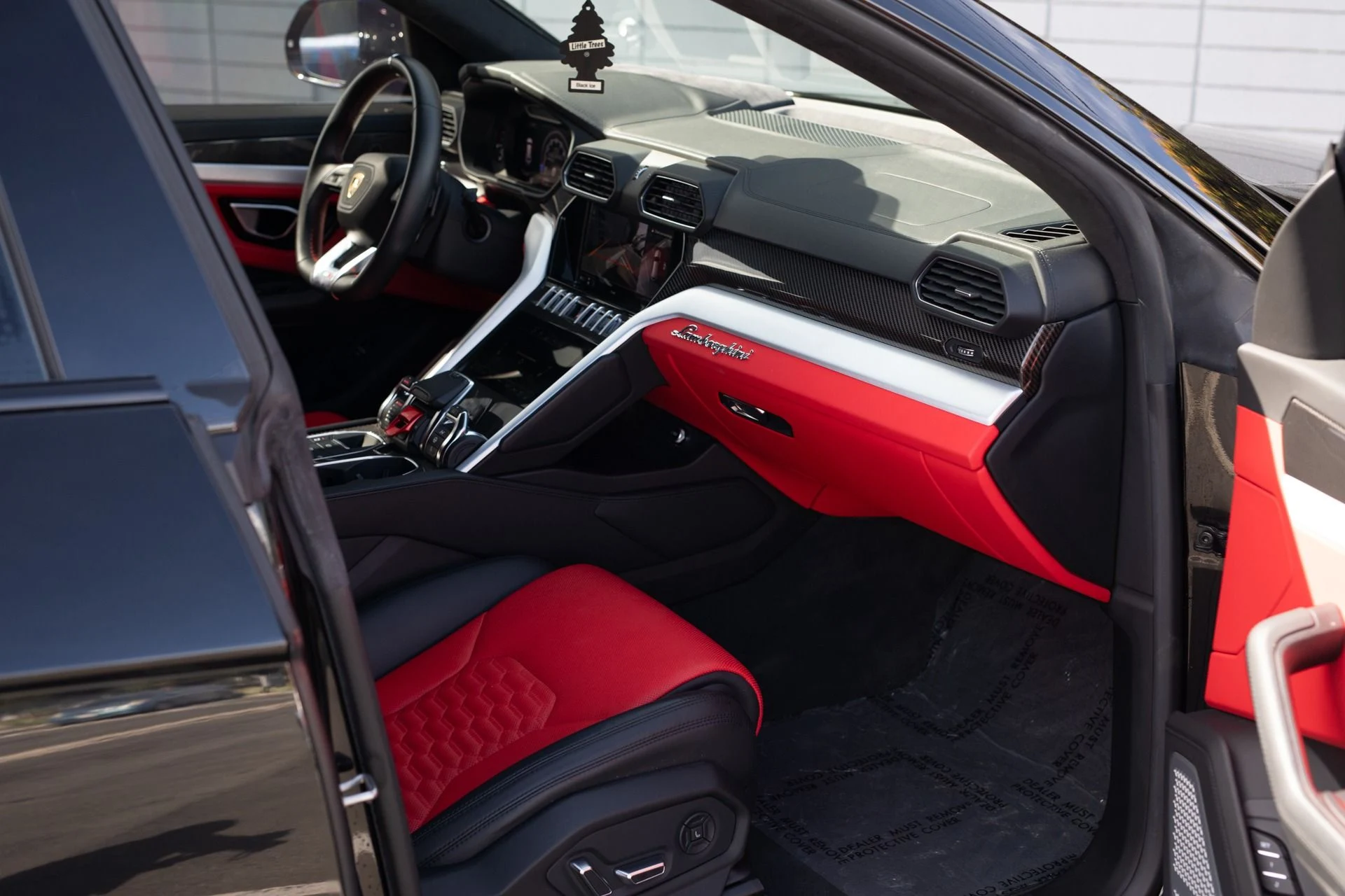 mph033_2133494518_Used_2020_Lamborghini_Urus_1739815985_0d671a21c9