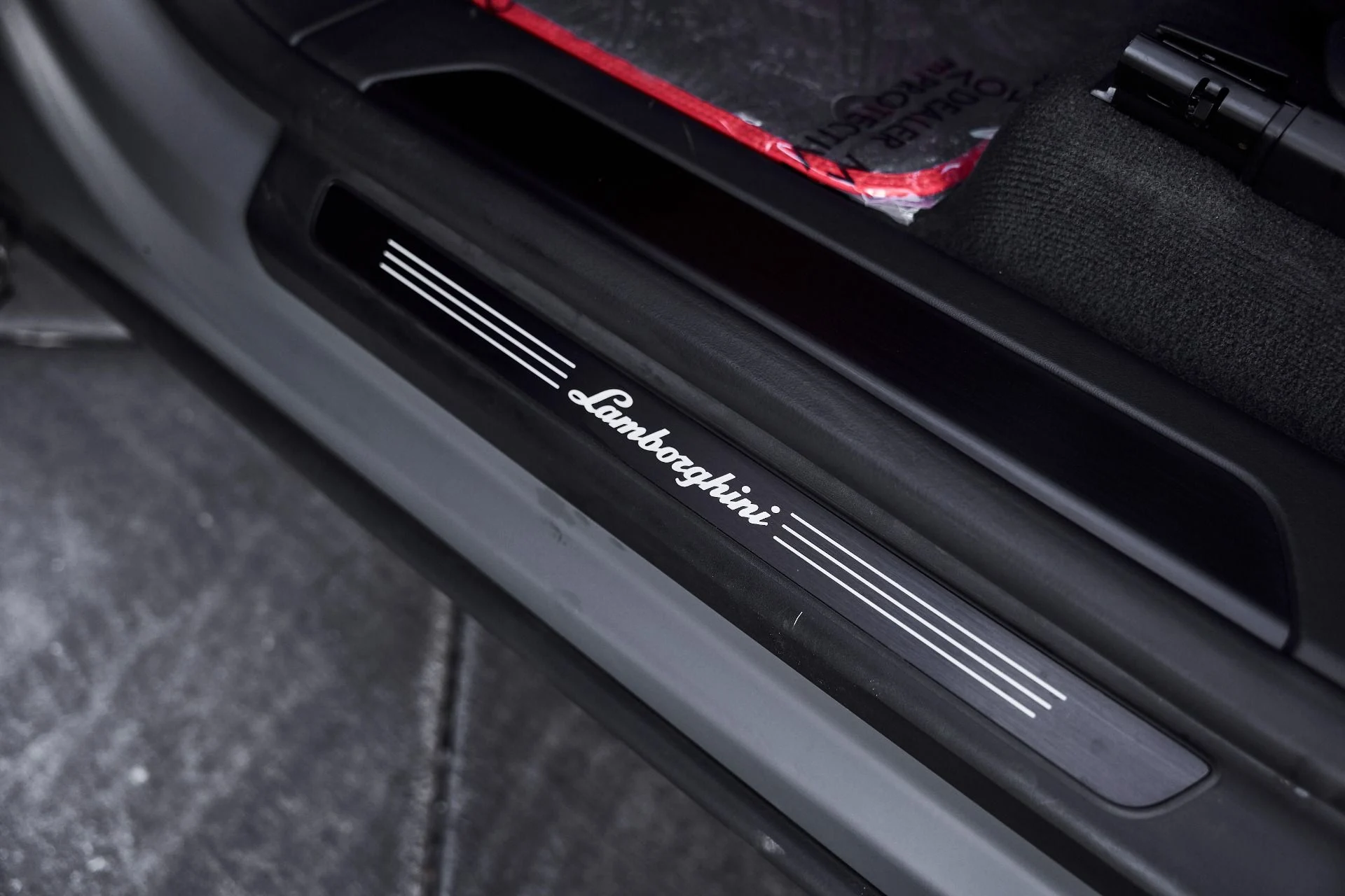 mph033_2137539357_Used_2025_Lamborghini_Urus_SE_1778289221_70d268a554