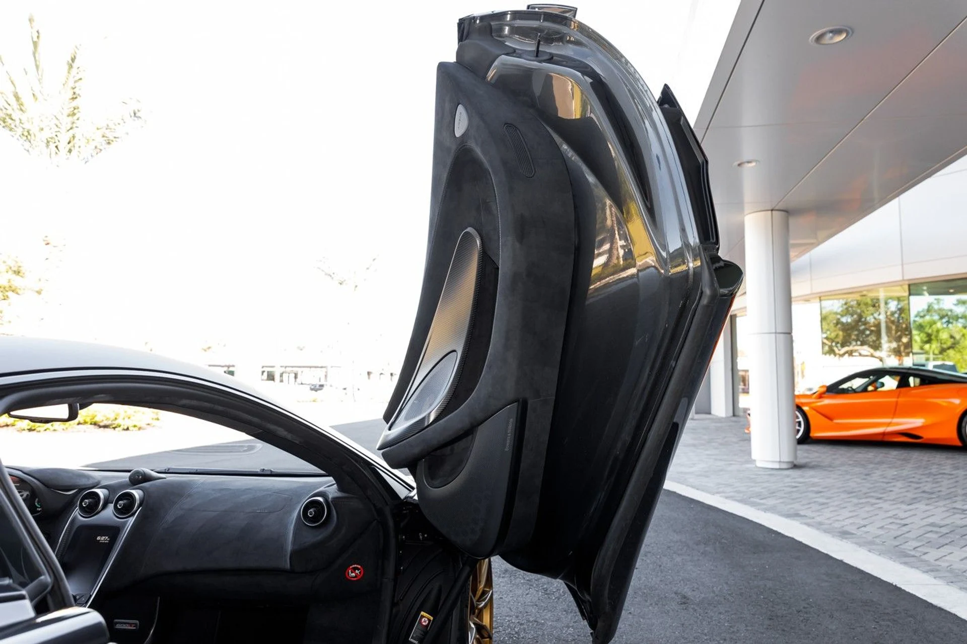 mph033_2163379931_615_p34_l_1ac5e28886