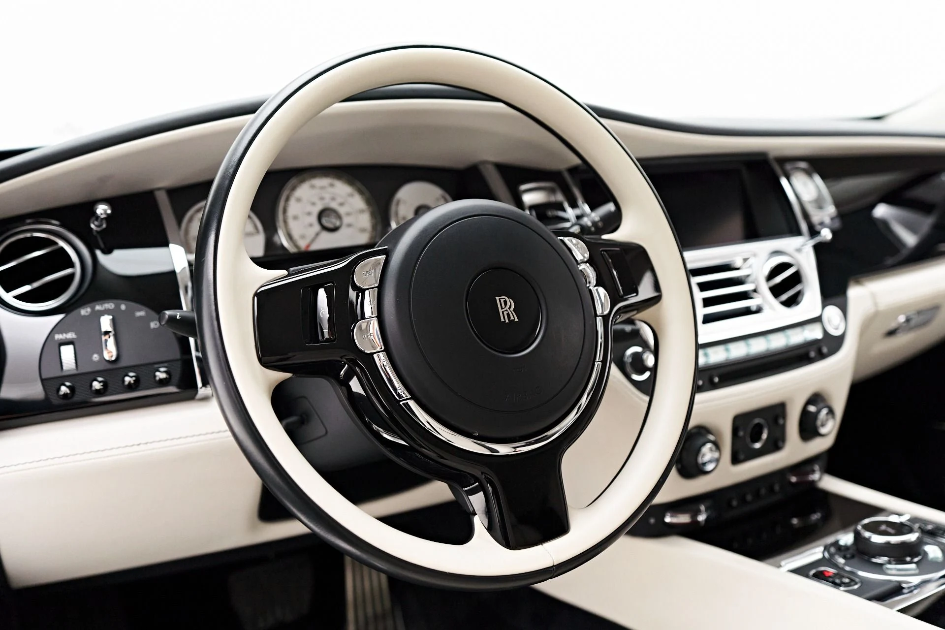 mph033_2165803173_Used_2019_Rolls_Royce_Wraith_Base_1703903779_3b77803ff8
